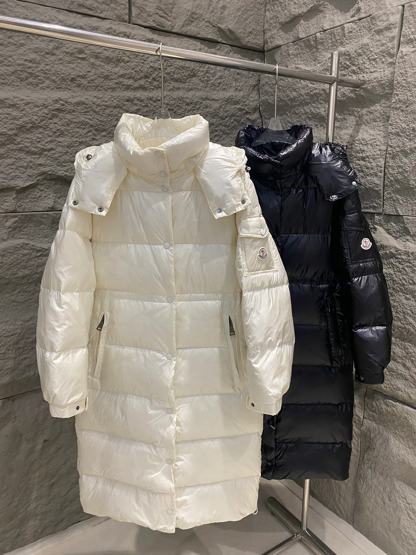 Women's Jackets And Down Jackets MONCLER 17964610