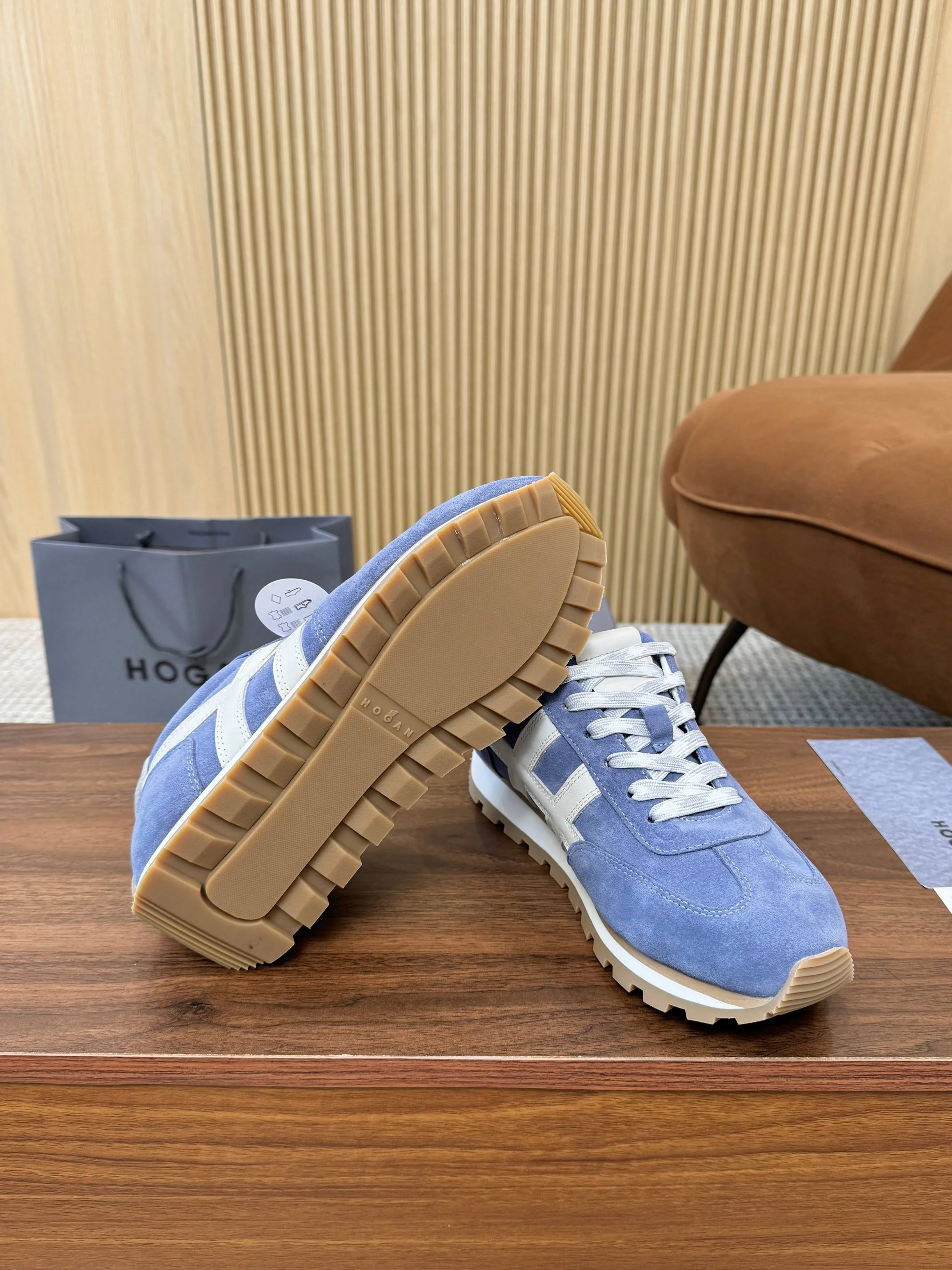 Women's Sneakers HOGAN 17827634
