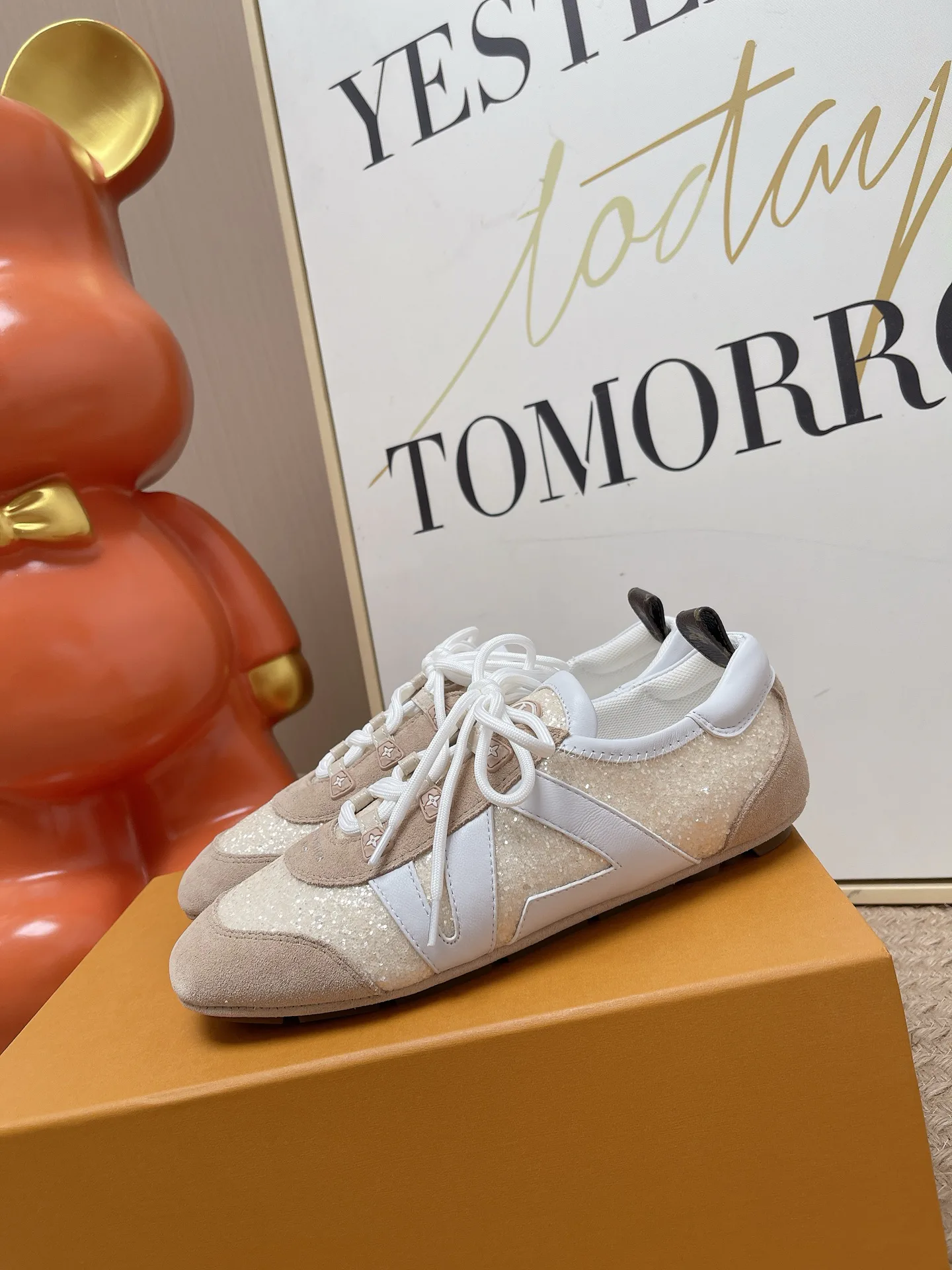 Women's Sneakers LOUIS VUITTON 17449406