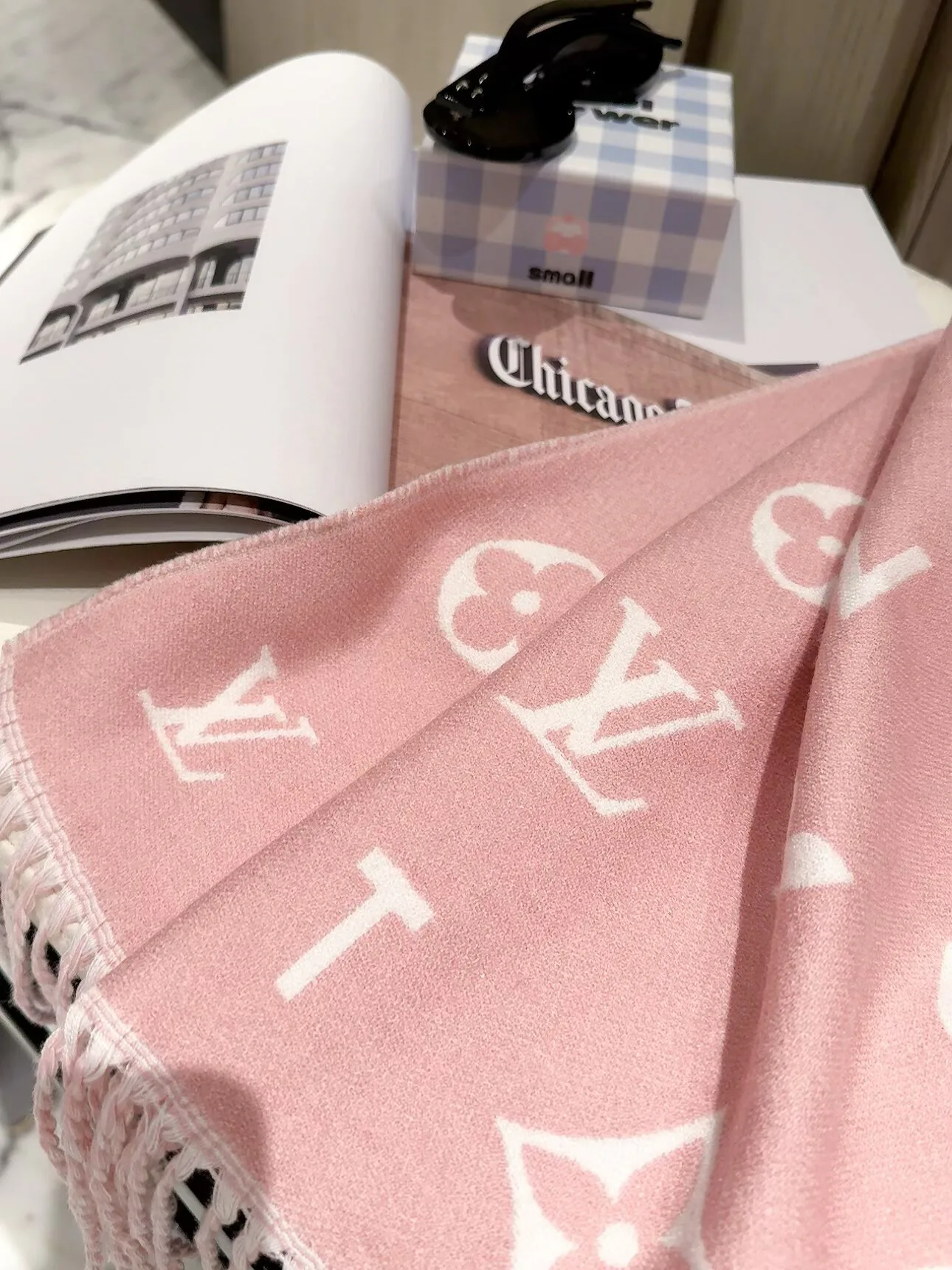 Scarves LOUIS VUITTON 18377563
