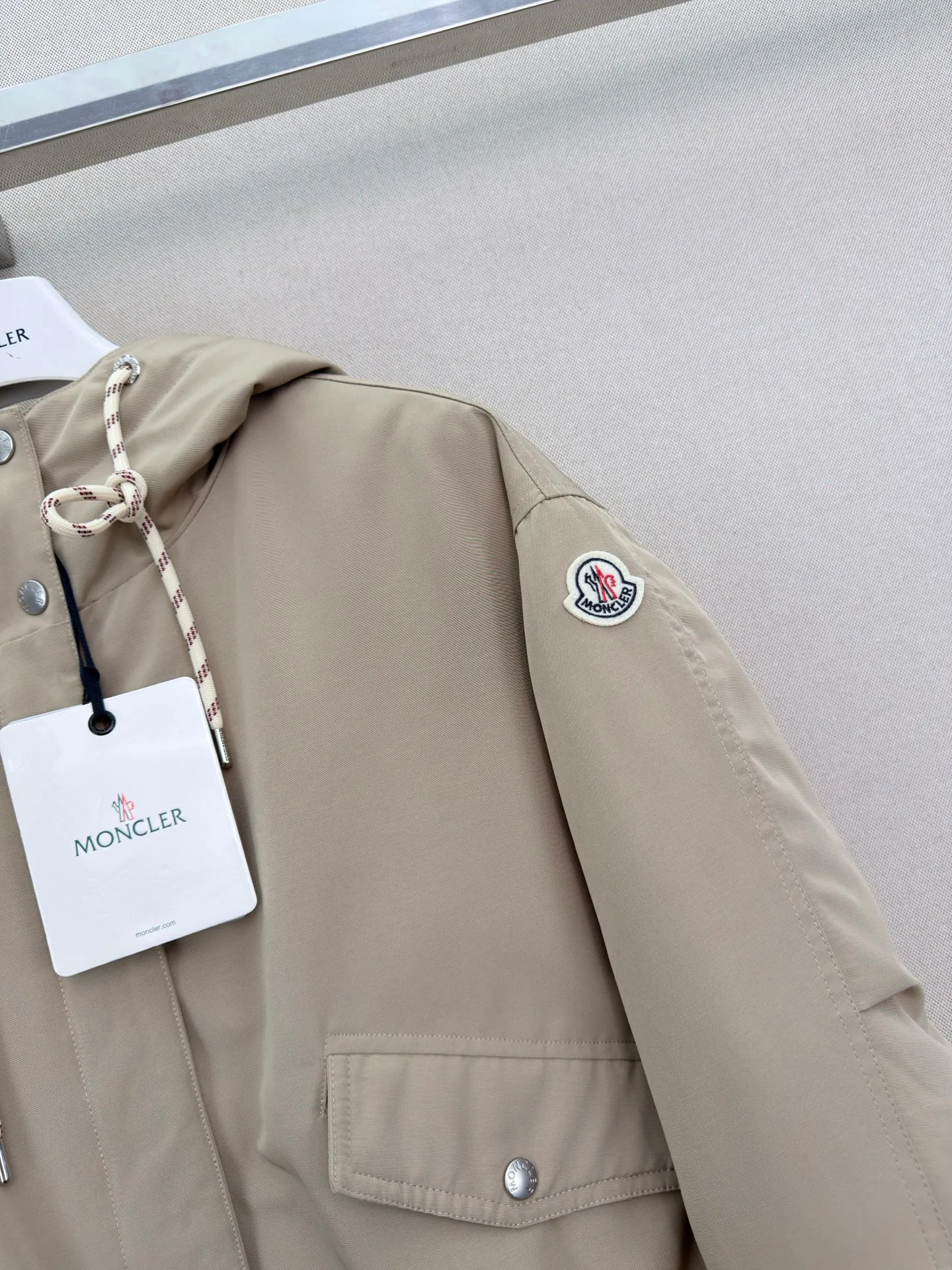 Women's Jackets And Down Jackets MONCLER 18402396