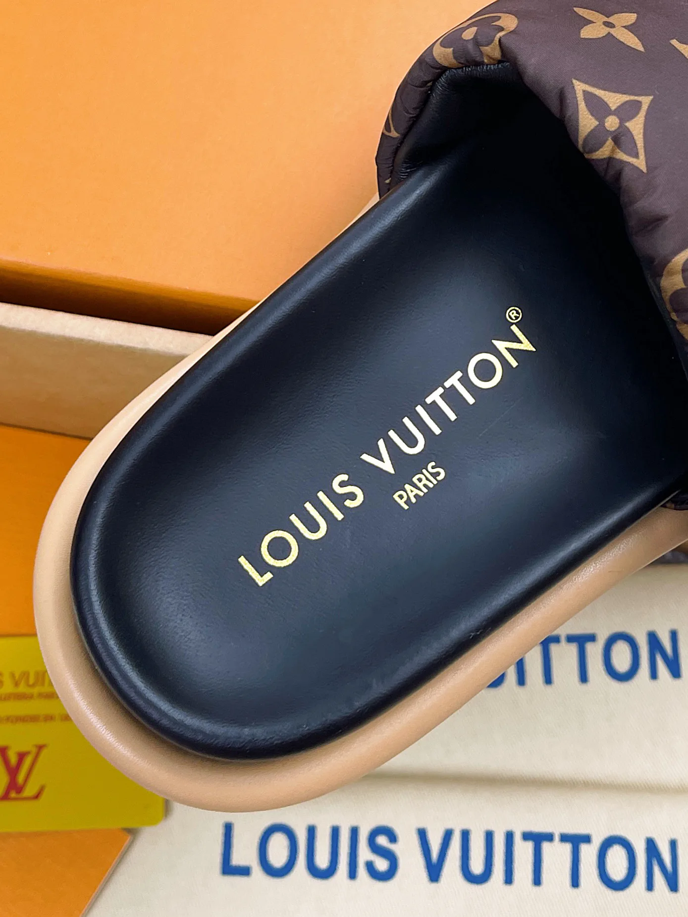Women's Flip-Flops LOUIS VUITTON 18142868