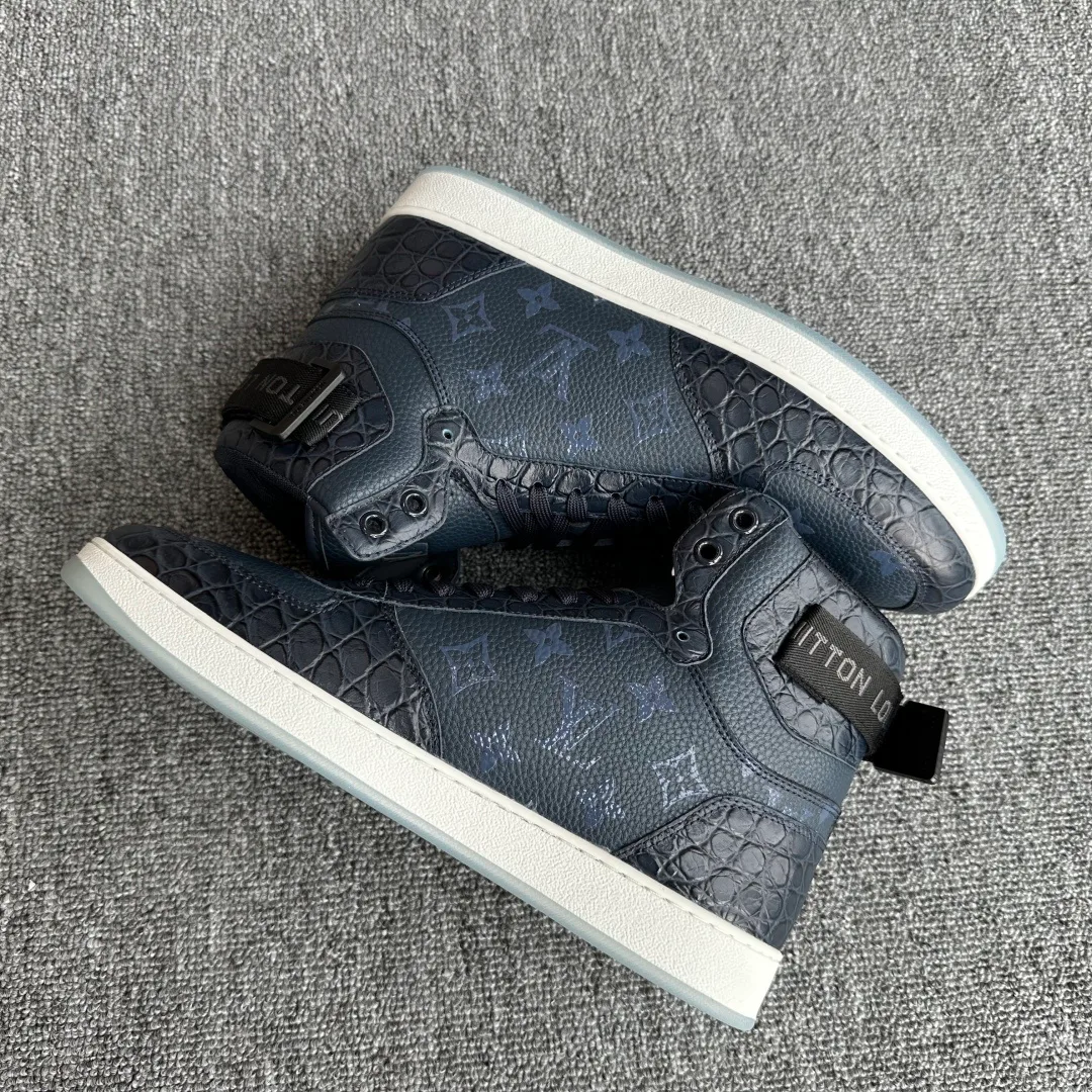 Men's Sneakers LOUIS VUITTON 18445302