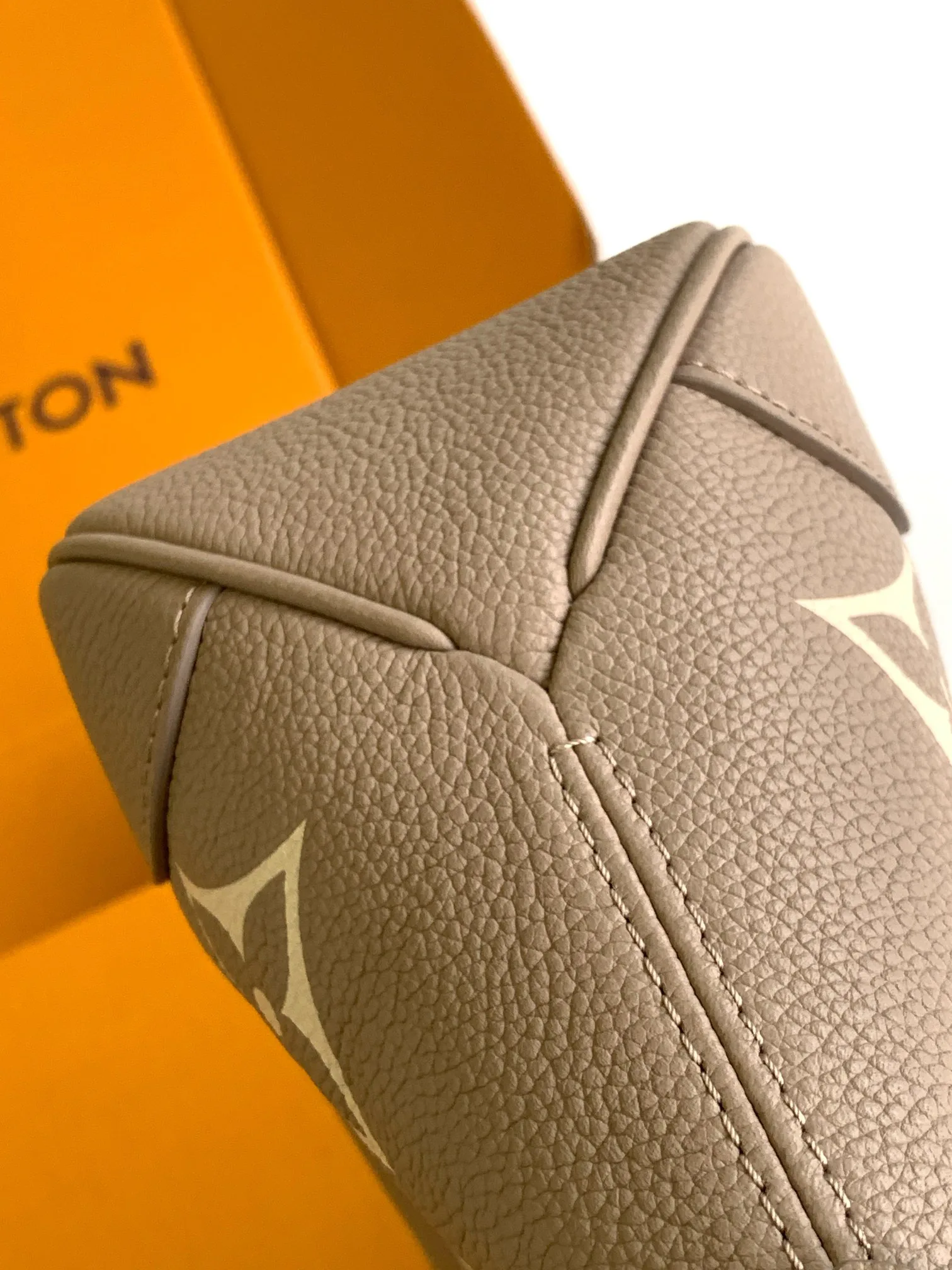 Women's Classic Handbags LOUIS VUITTON 18520964