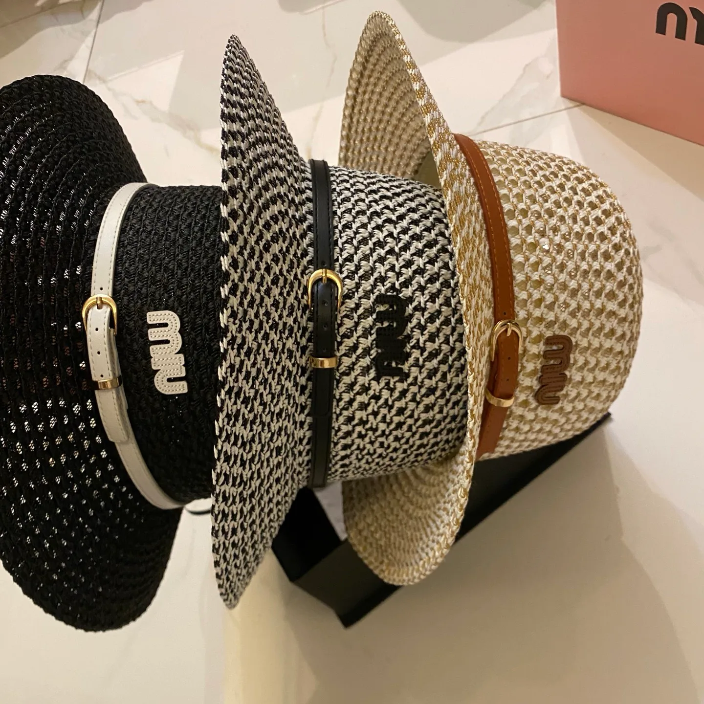 Hats MIU MIU 17498289