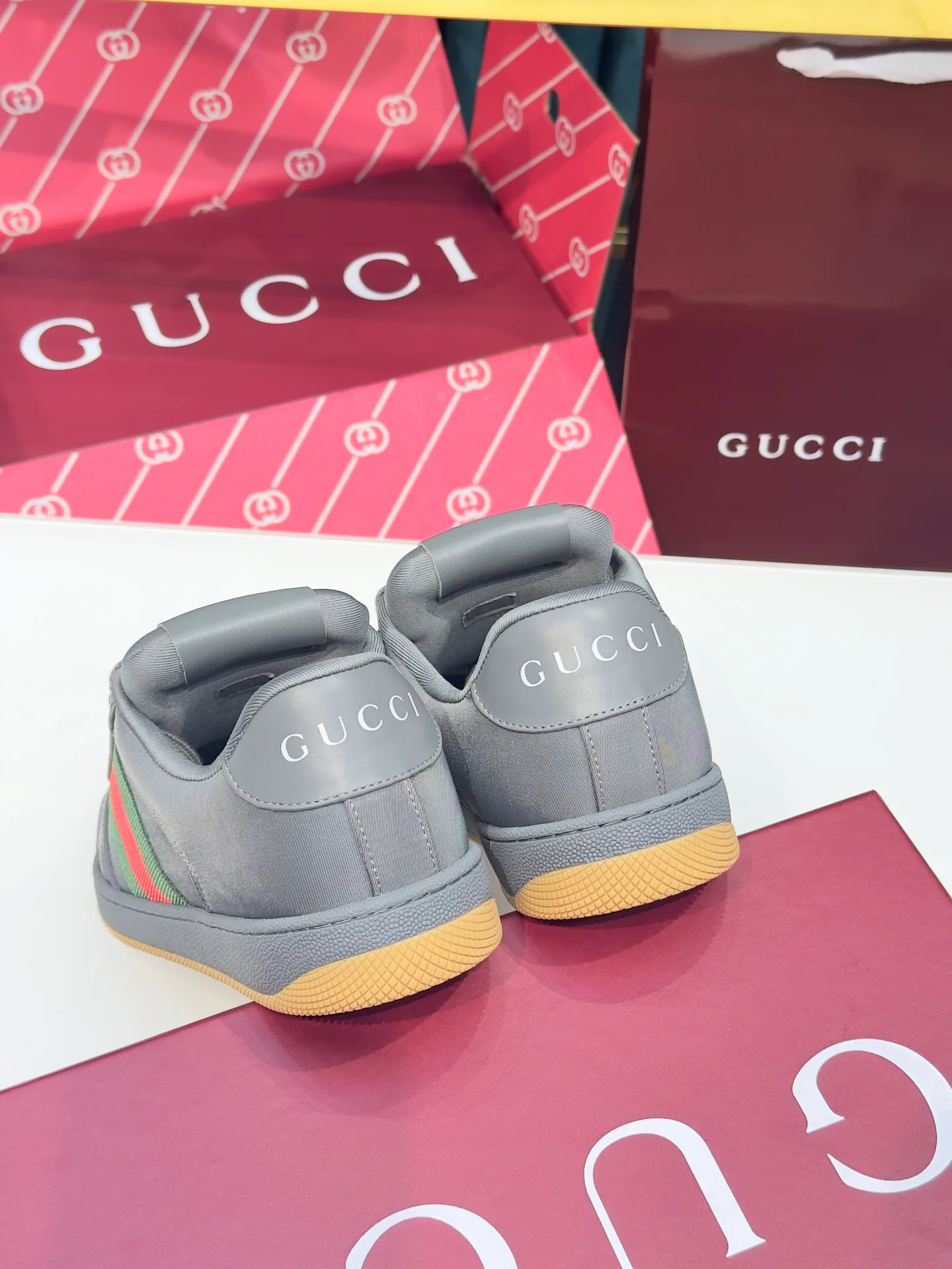 Women's Sneakers GUCCI 17946879