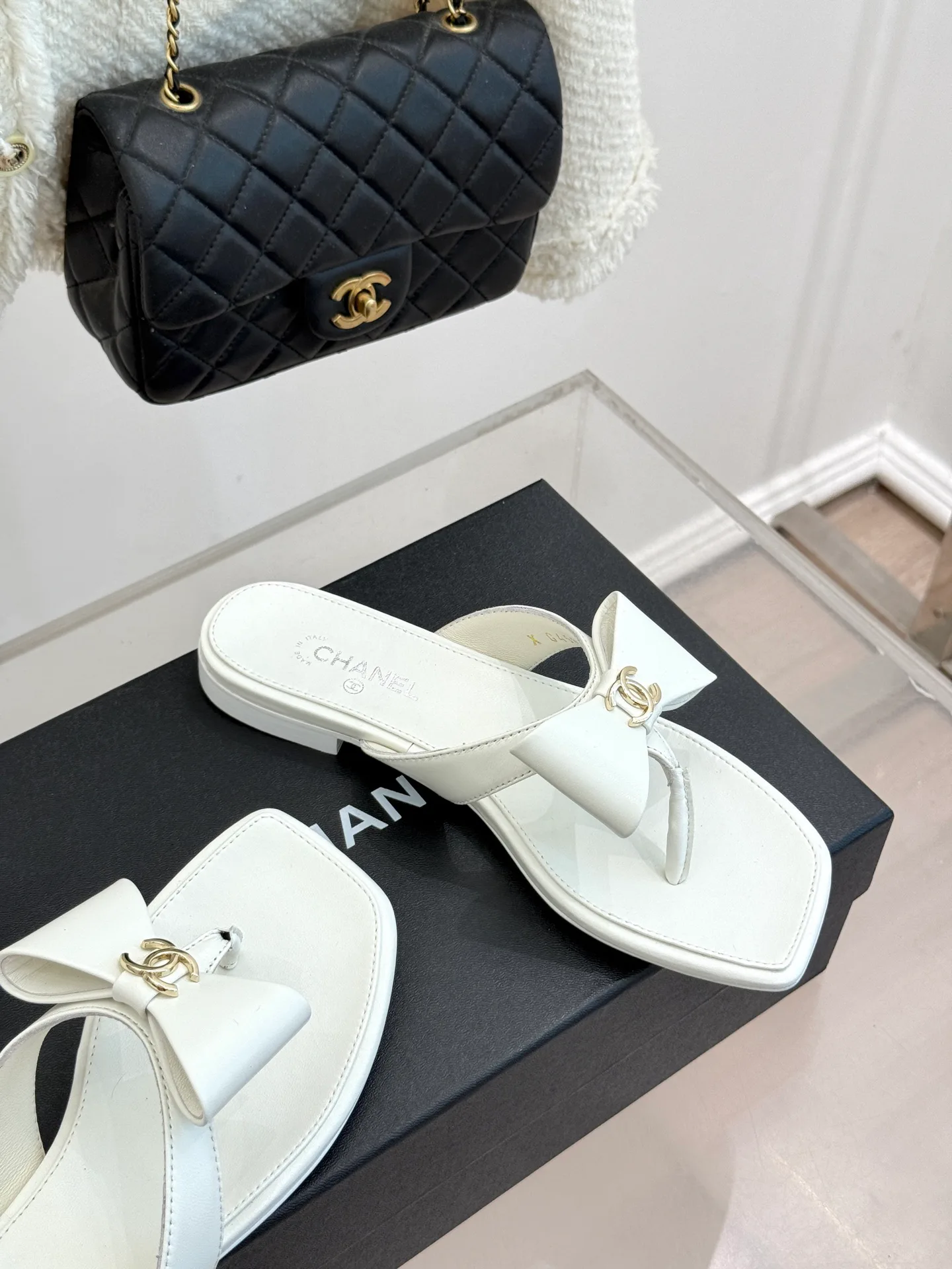 Women's Flip-Flops CHANEL 16965746