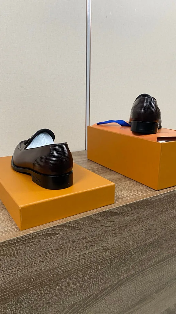 Men's Loafers And Dress Shoes LOUIS VUITTON 18193962
