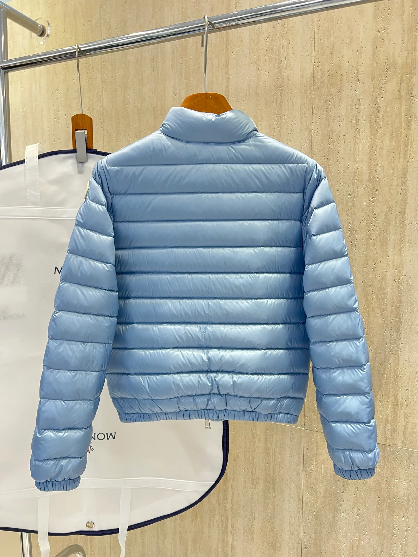 Women's Jackets And Down Jackets MONCLER 18212694