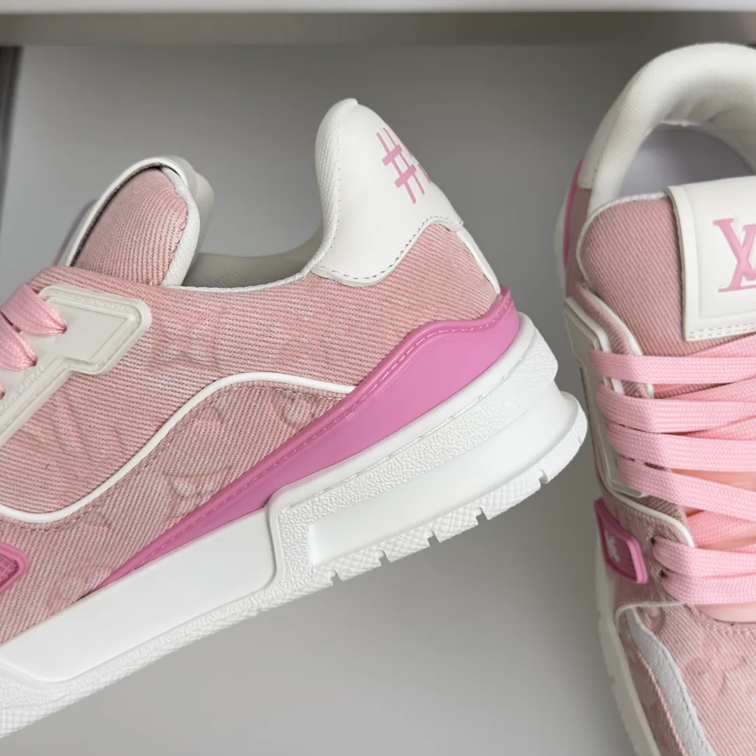 Women's Sneakers LOUIS VUITTON 17483688