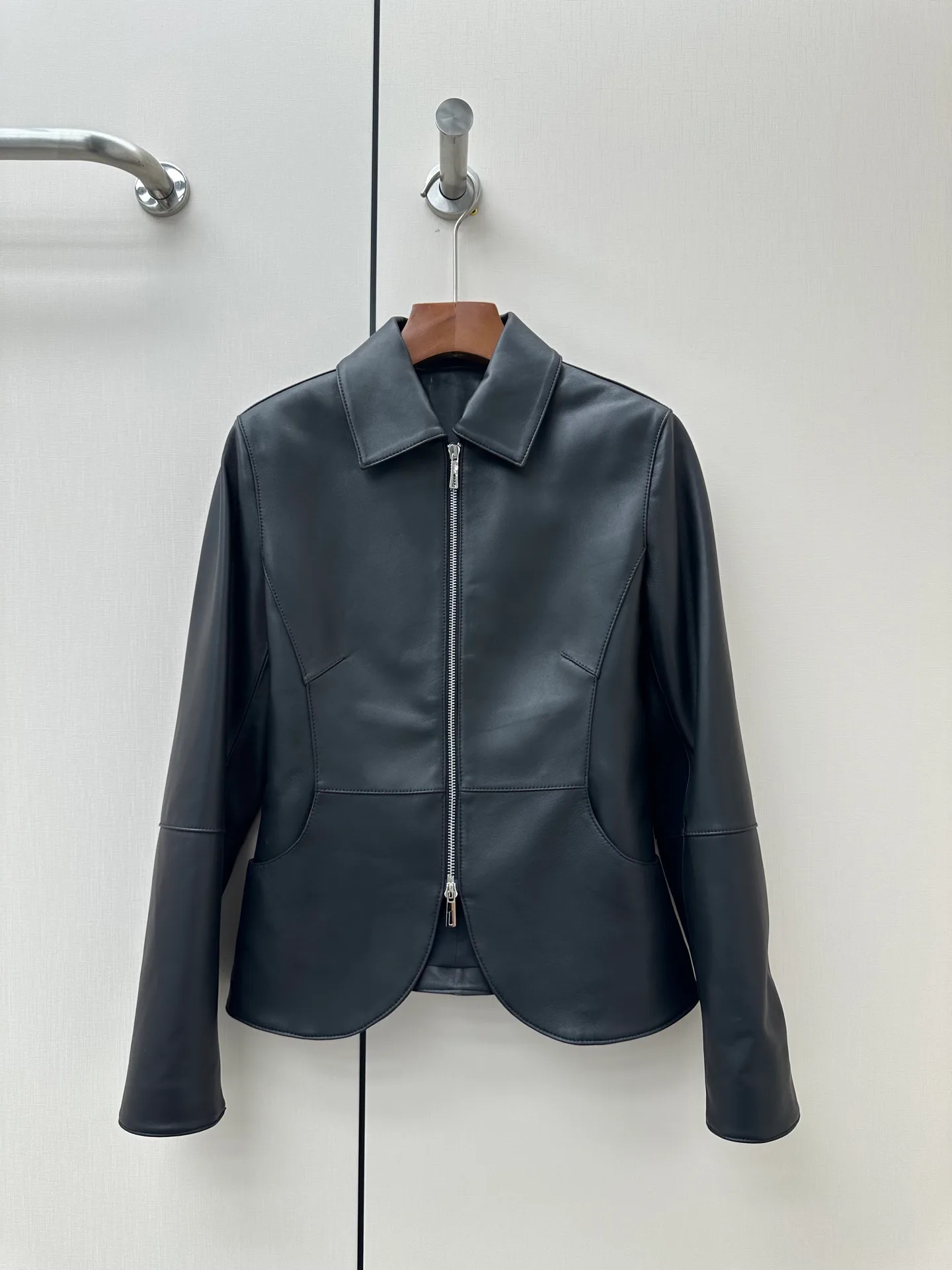 Women's Leather Jackets And Sheepskin Coats HERMES 17633918