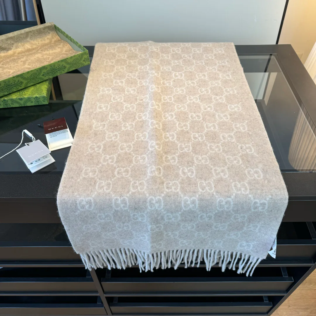 Scarves GUCCI 18104889
