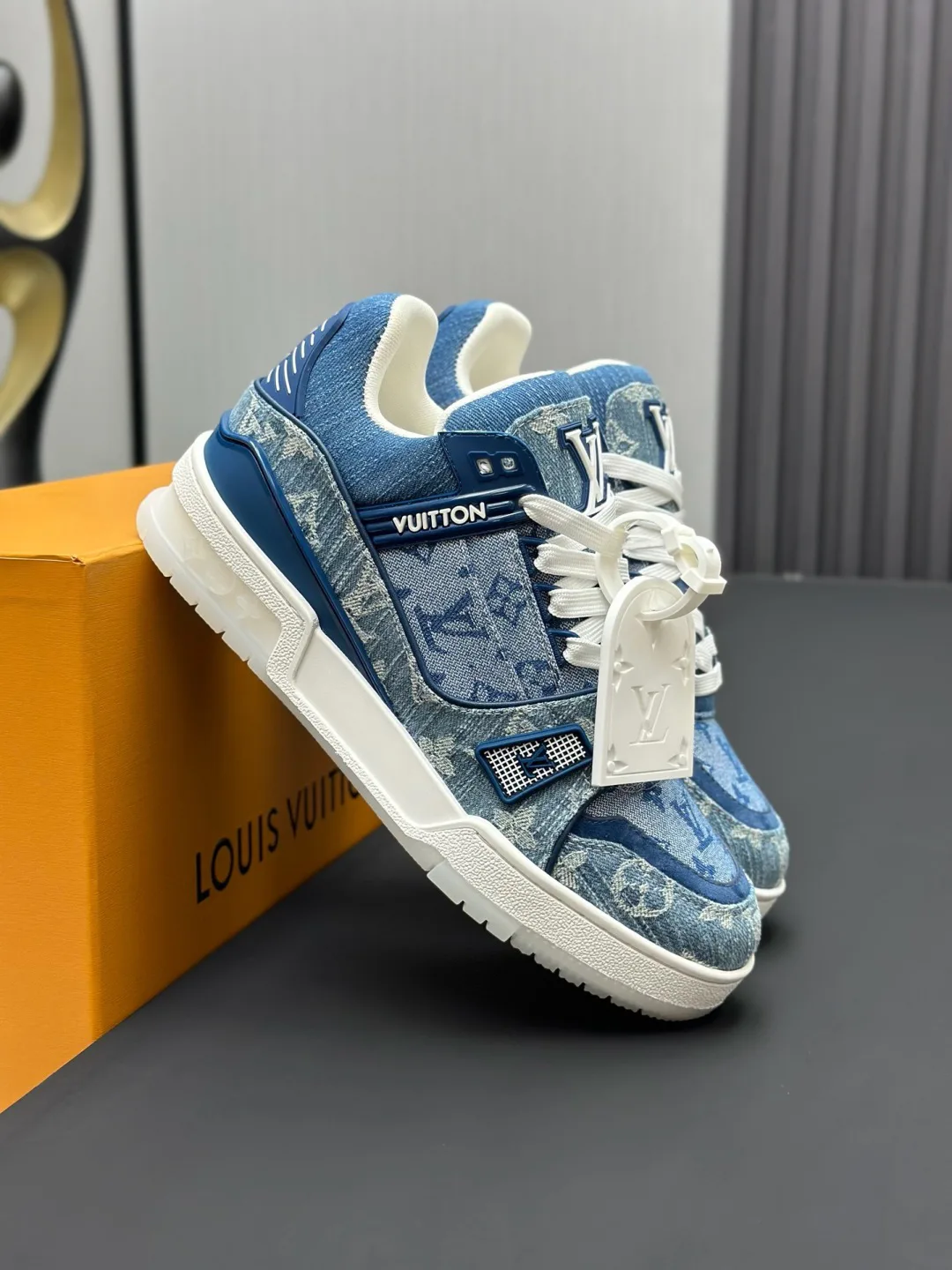 Women's Sneakers LOUIS VUITTON 18011532
