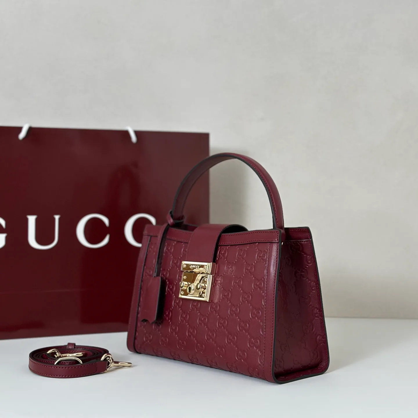Women's Classic Handbags GUCCI 18310131