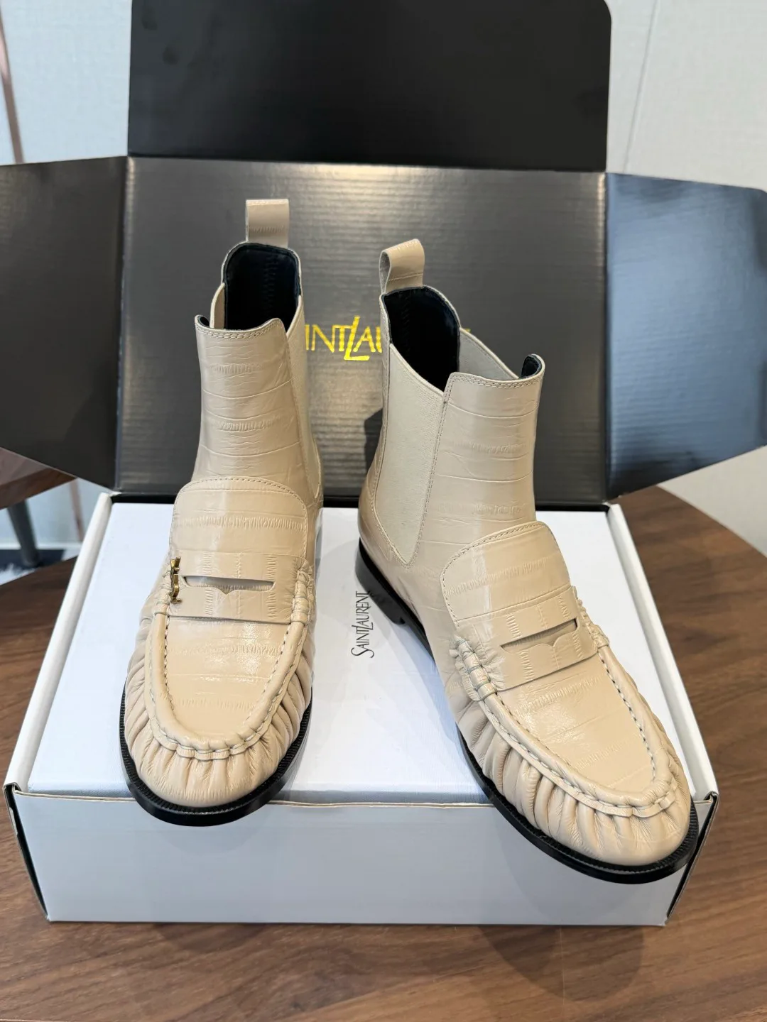 Women's Loafers And Moccasins SAINT LAURENT 18182786