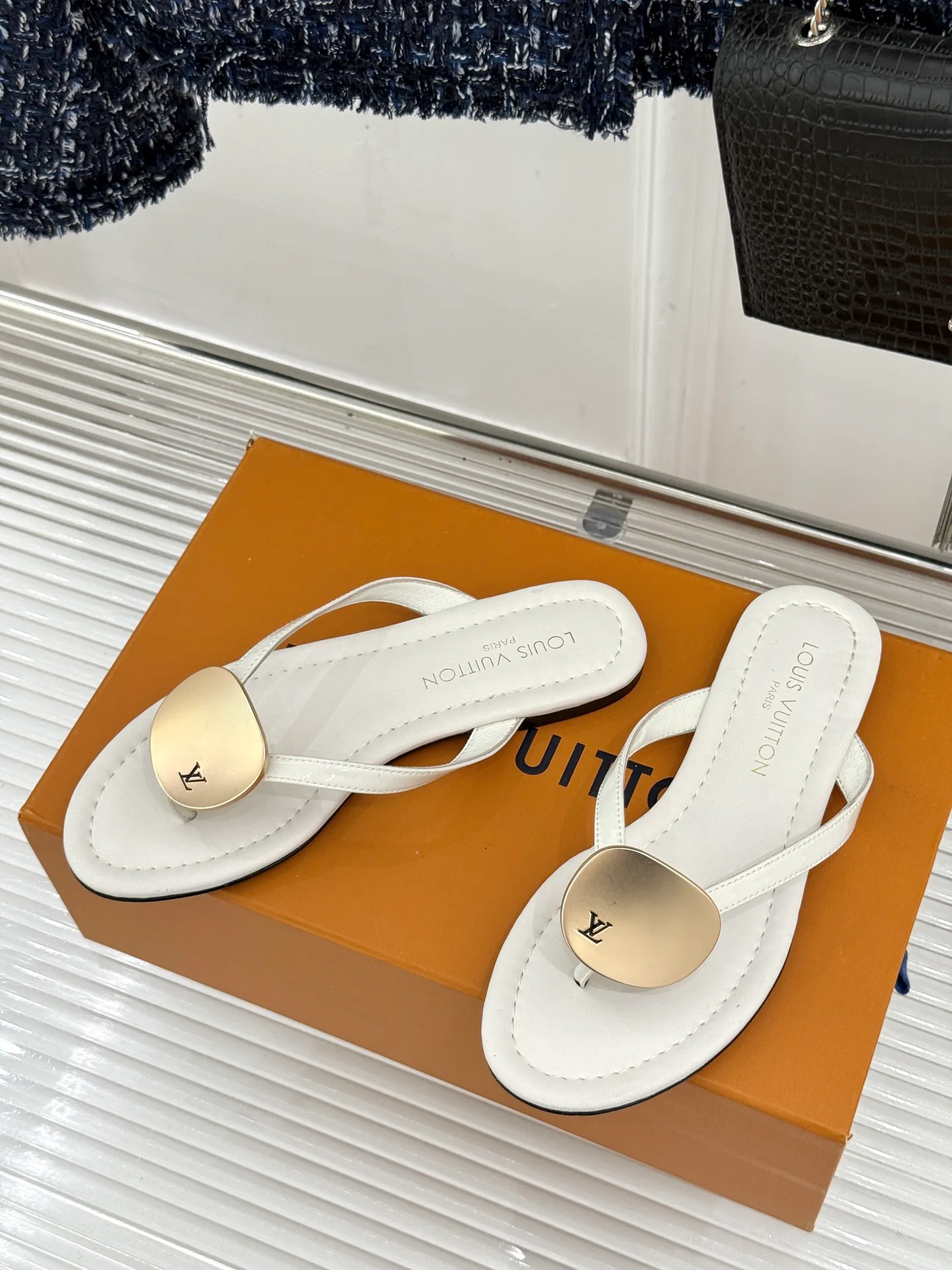Women's Flip-Flops LOUIS VUITTON 17596990