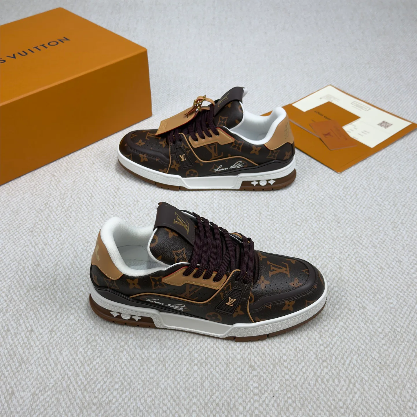 Women's Sneakers LOUIS VUITTON 18265150