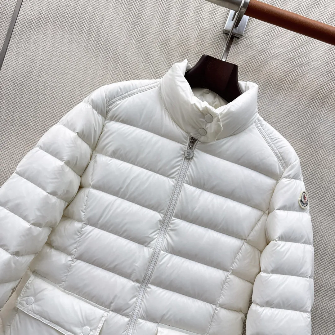 Women's Jackets And Down Jackets MONCLER 18450478