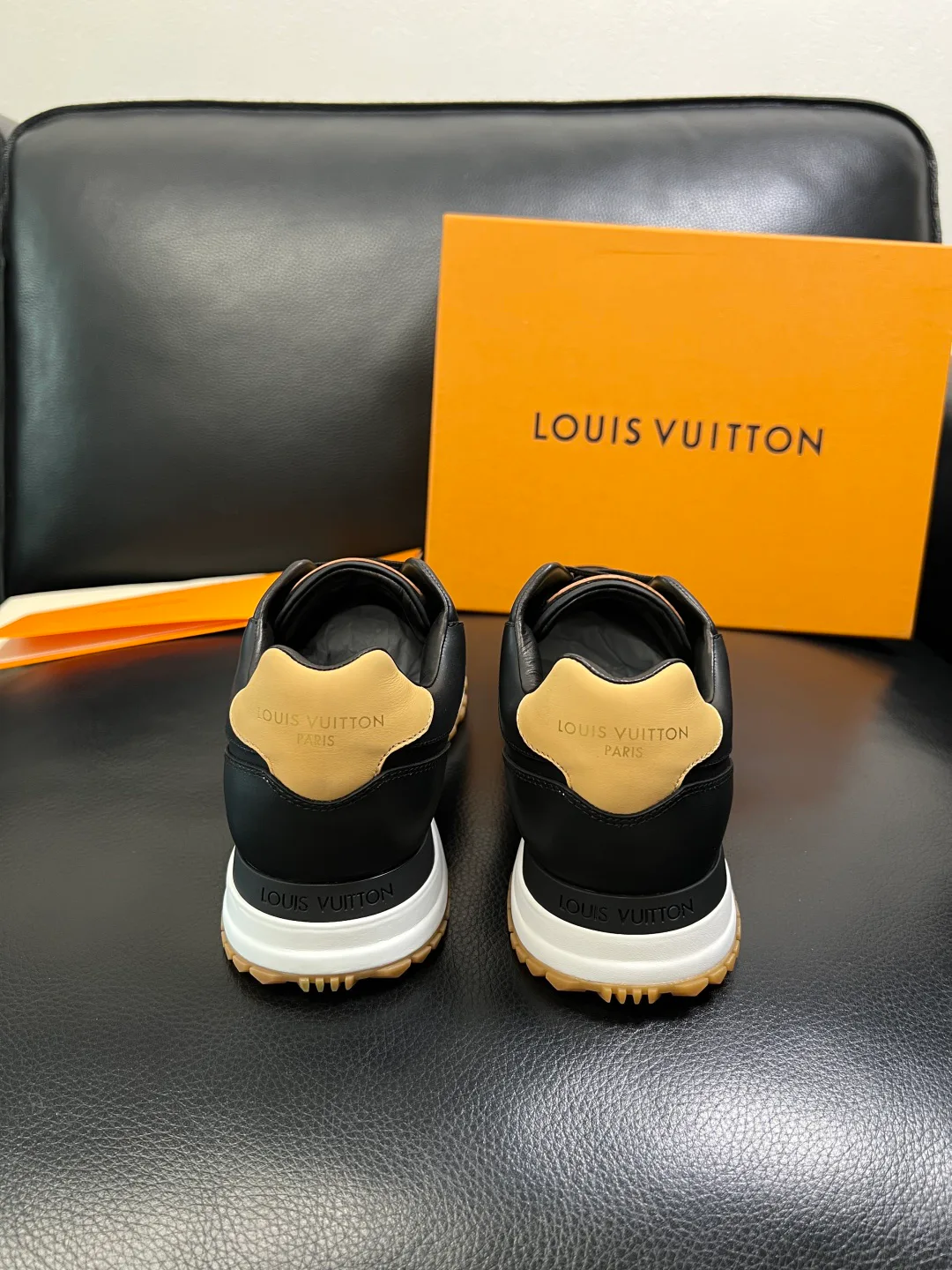 Men's Sneakers LOUIS VUITTON 18103428