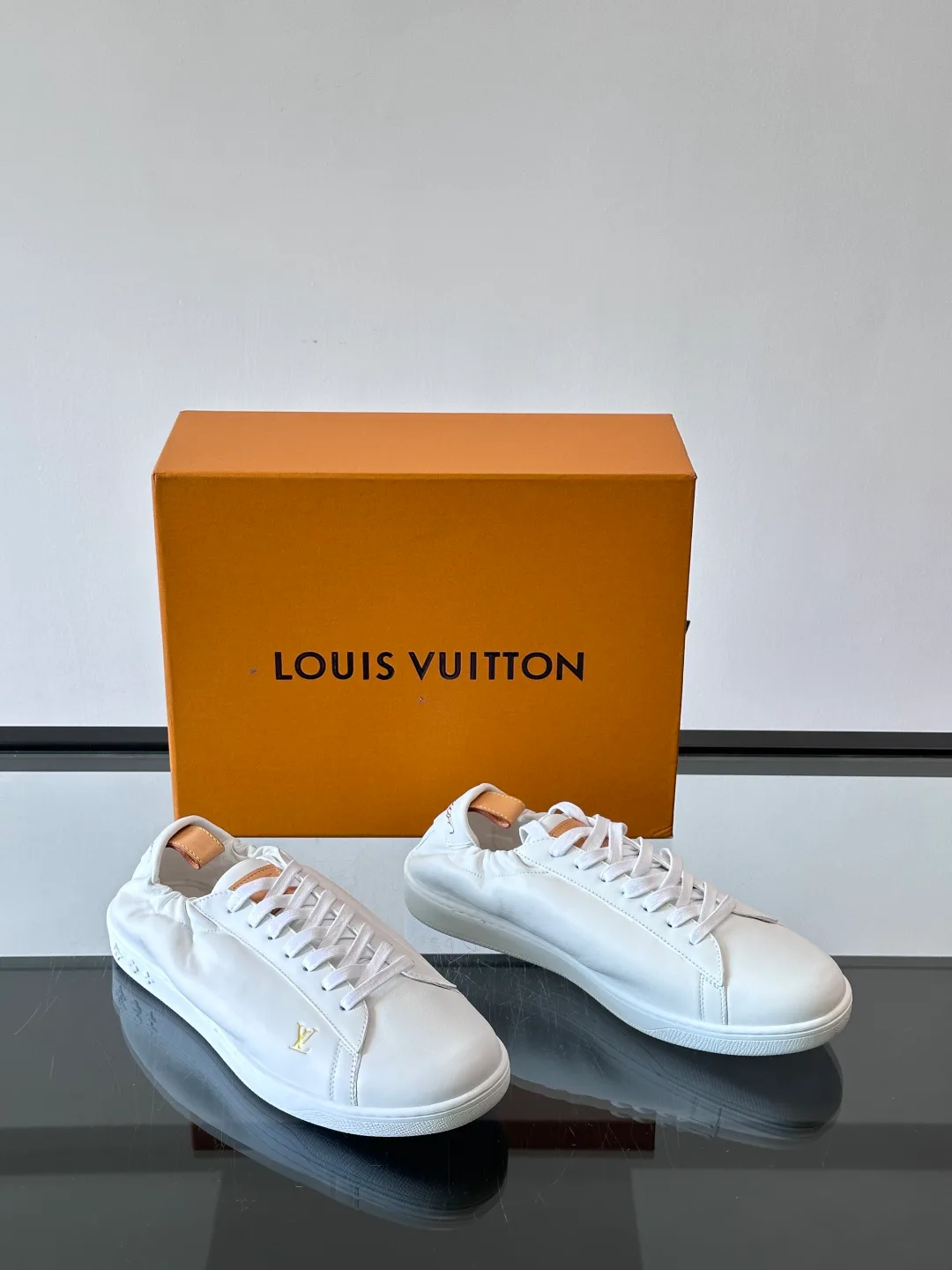 Men's Sneakers LOUIS VUITTON 18263693