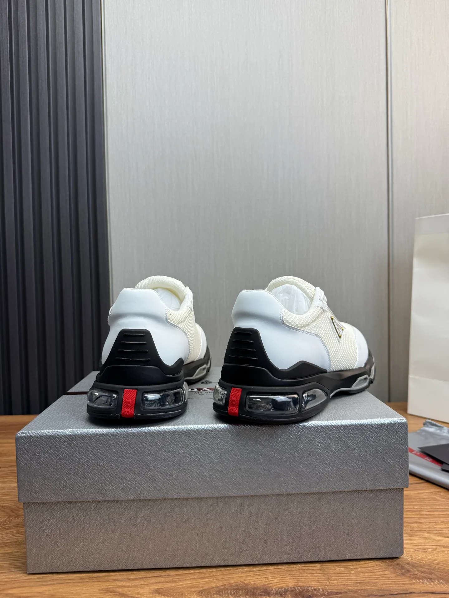 Кроссовки Мужские Prada 18564272