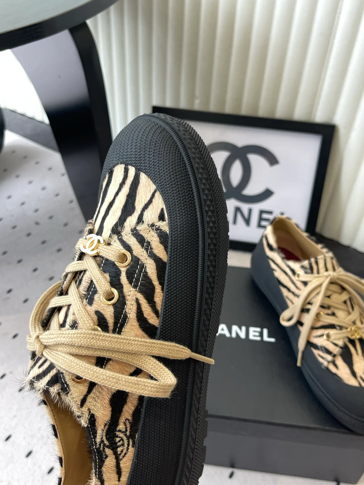 Women's Sneakers CHANEL 18069872