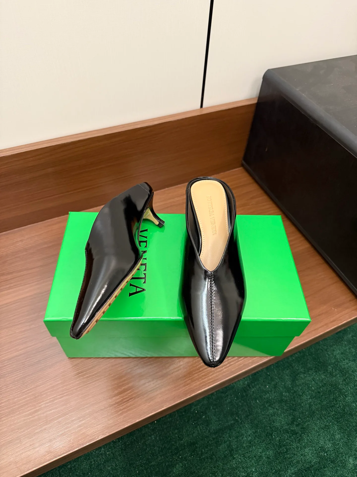 Women's Mules And Clogs BOTTEGA VENETA 17816992