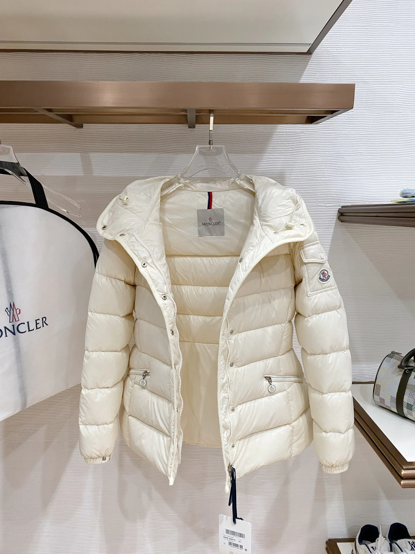 Women's Jackets And Down Jackets MONCLER 17896862