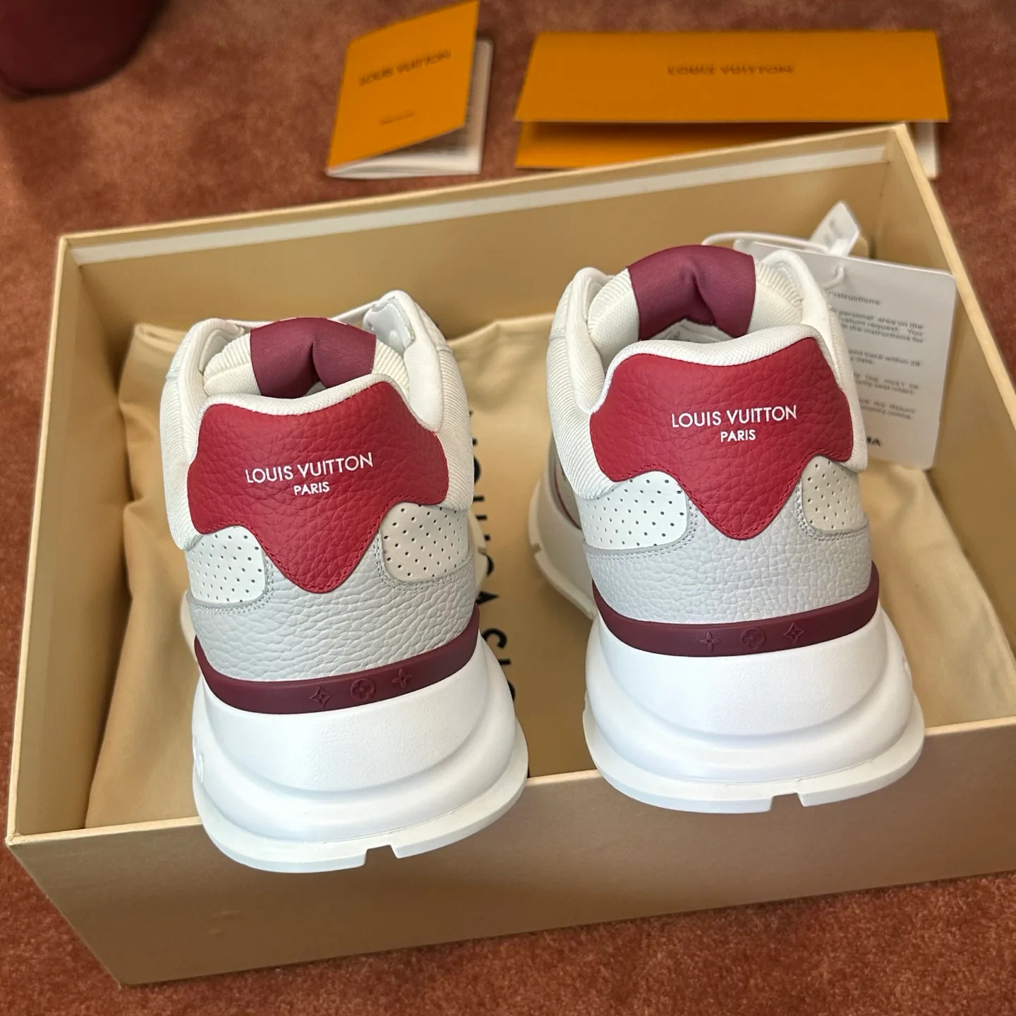 Women's Sneakers LOUIS VUITTON 17460368
