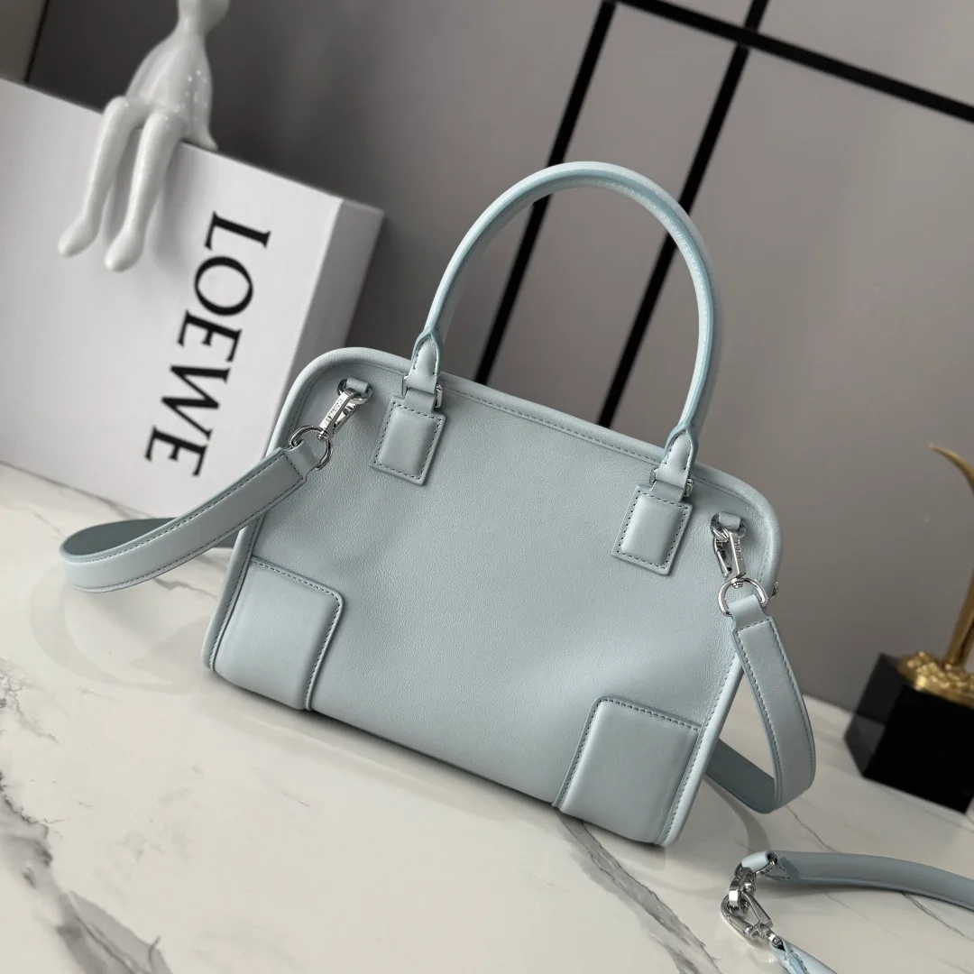 Women's Classic Handbags LOEWE 18229668