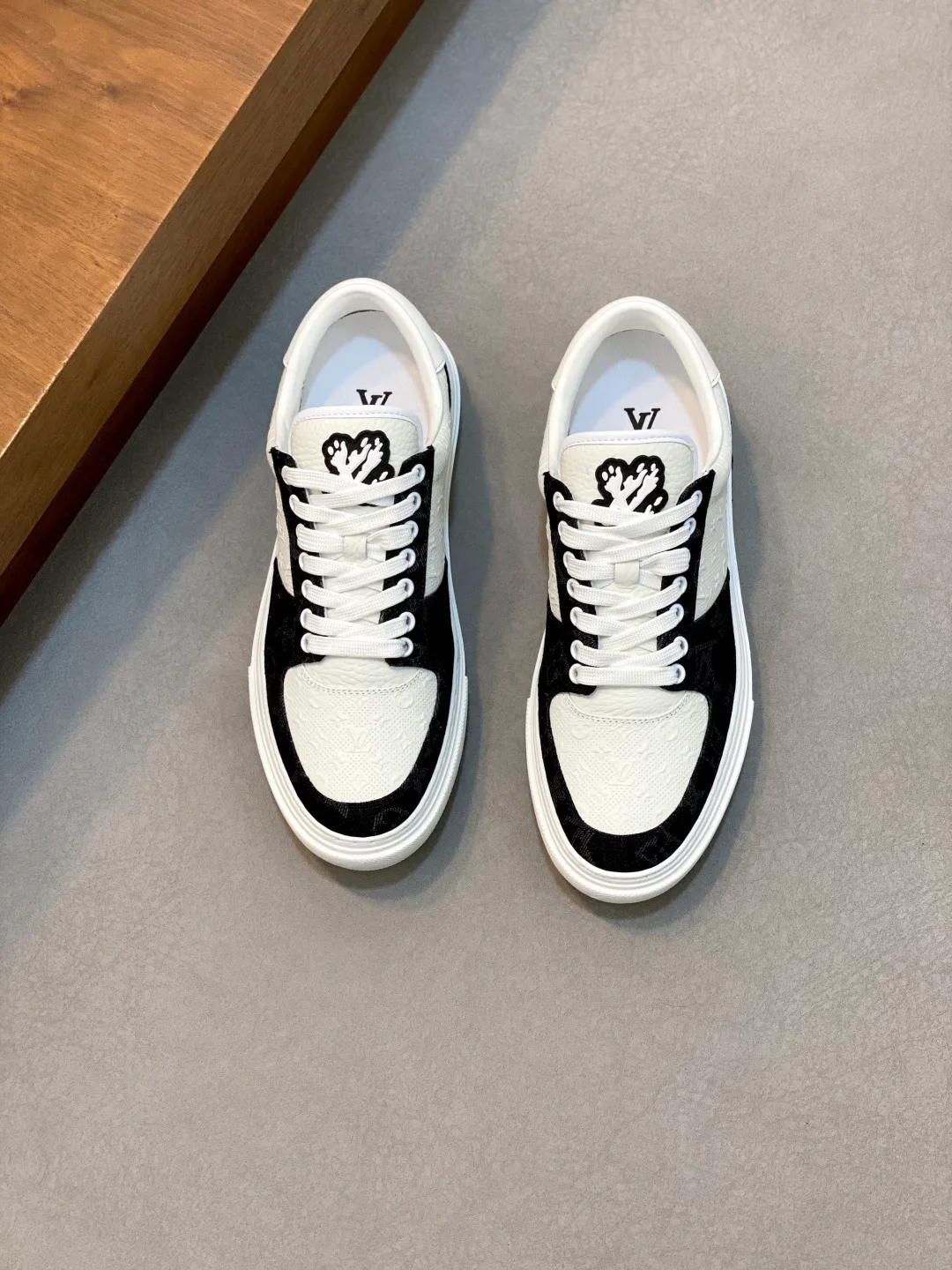 Men's Sneakers LOUIS VUITTON 17934207