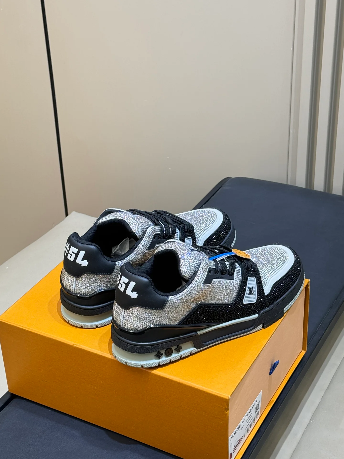 Men's Sneakers LOUIS VUITTON 18073566