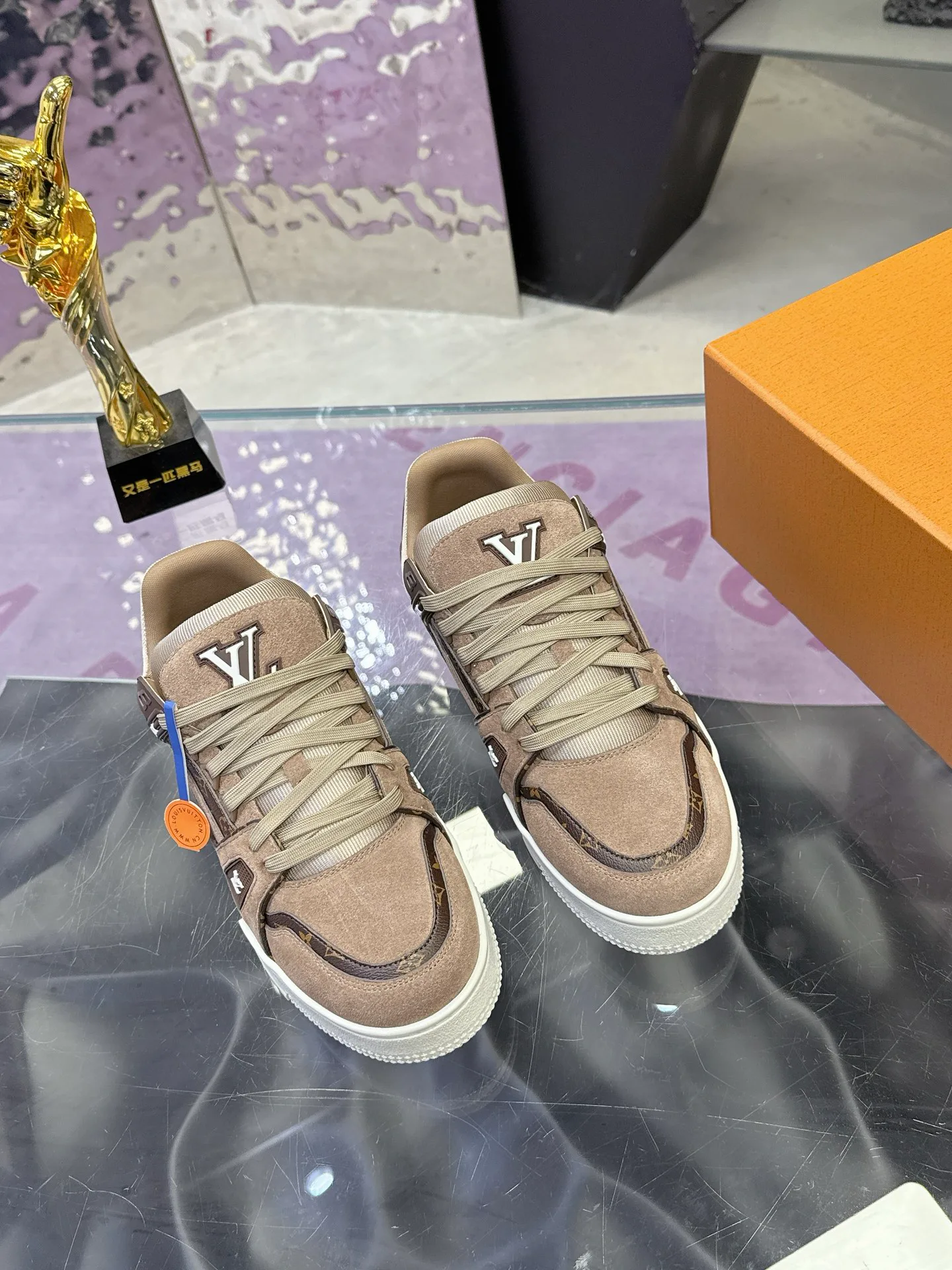 Women's Sneakers LOUIS VUITTON 17530416