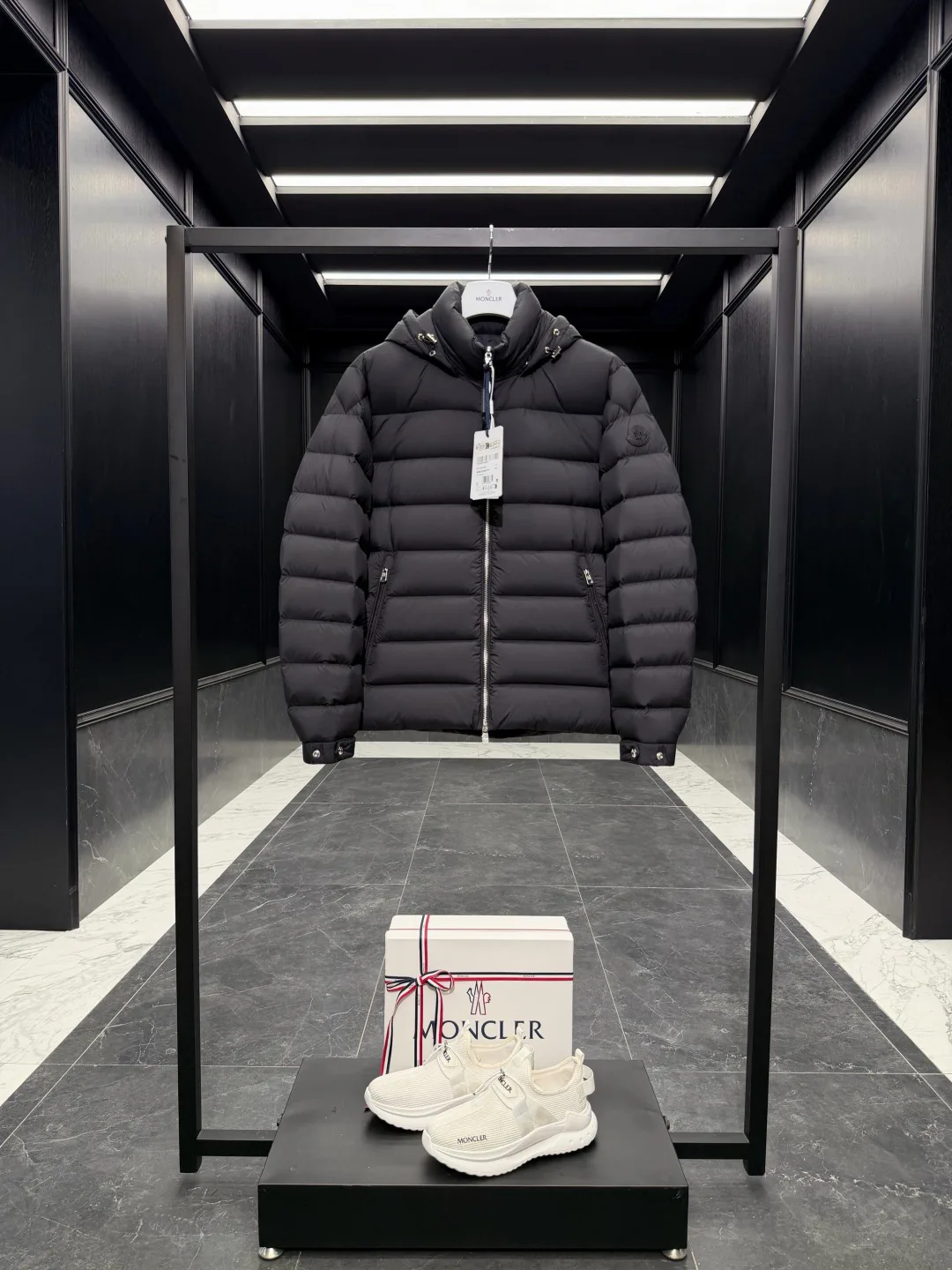 Men's Jackets And Down Jackets MONCLER 18416881