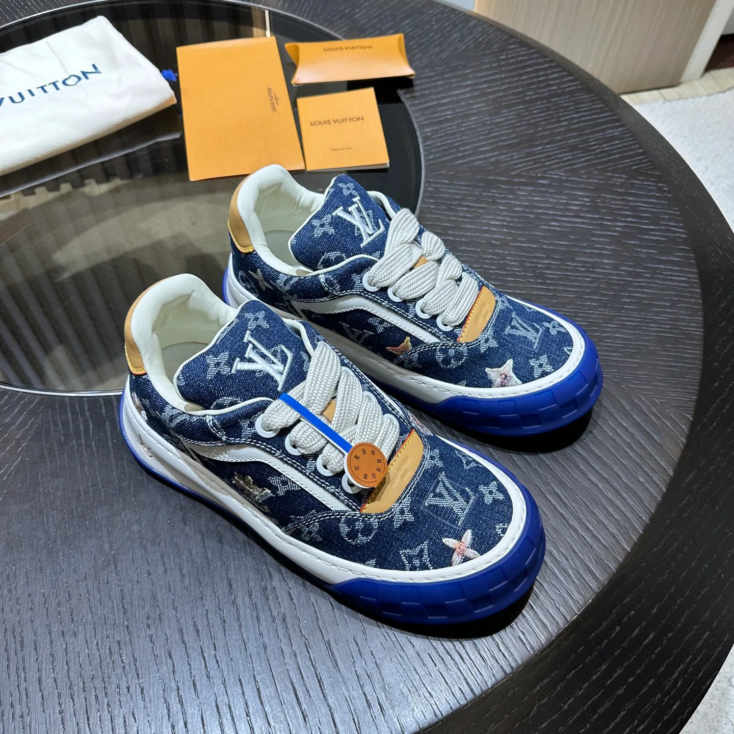 Men's Sneakers LOUIS VUITTON 18191604