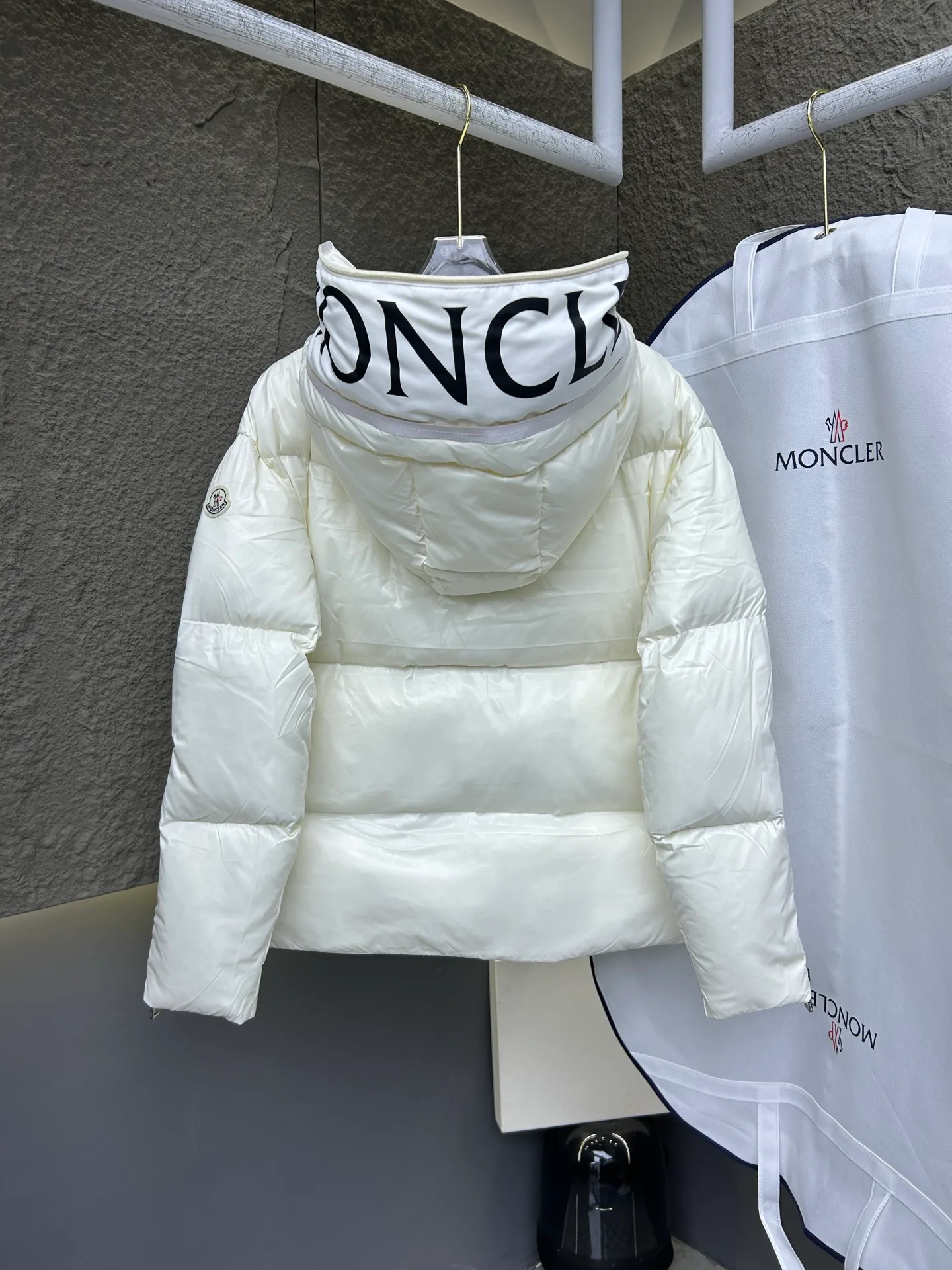 Women's Jackets And Down Jackets MONCLER 17964477