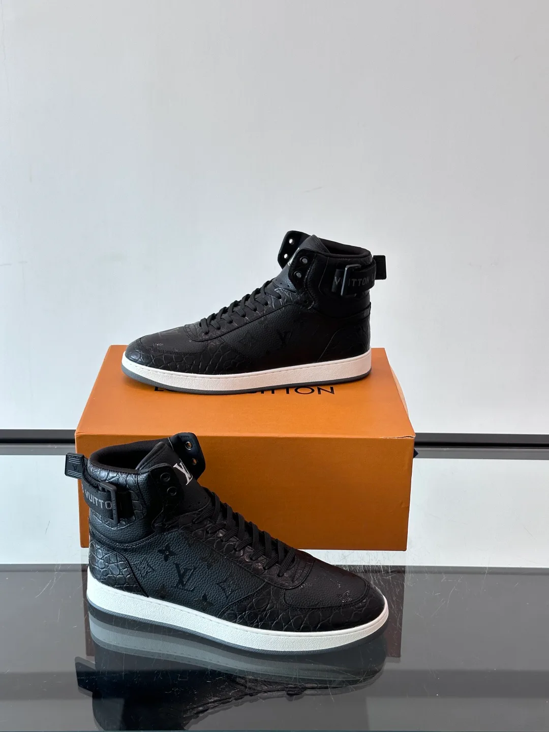 Men's Sneakers LOUIS VUITTON 18400597