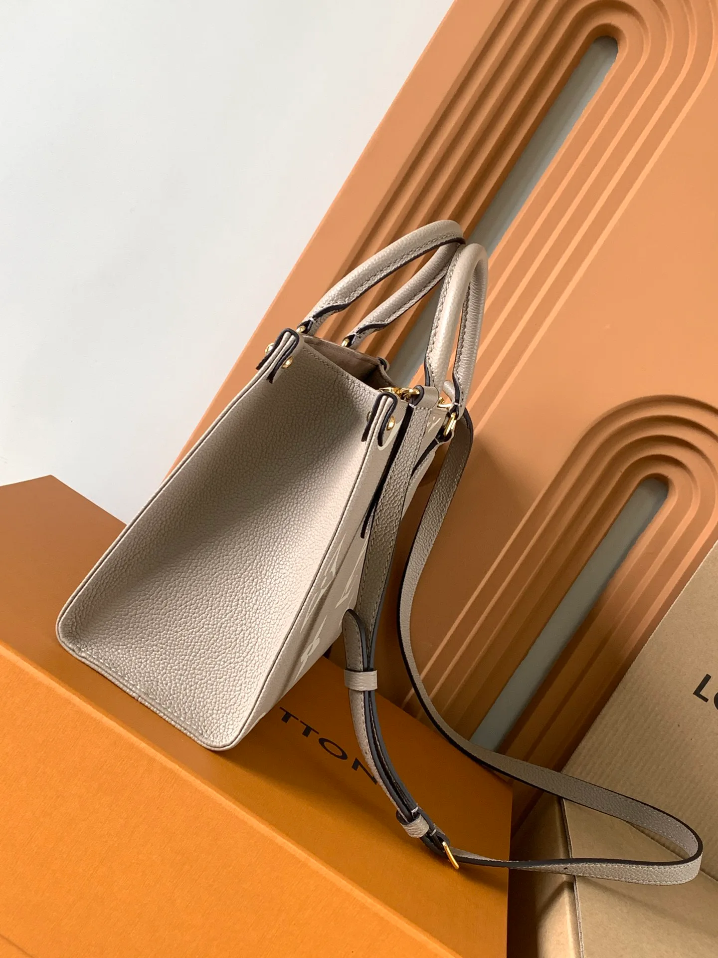 Women's Classic Handbags LOUIS VUITTON 18148137