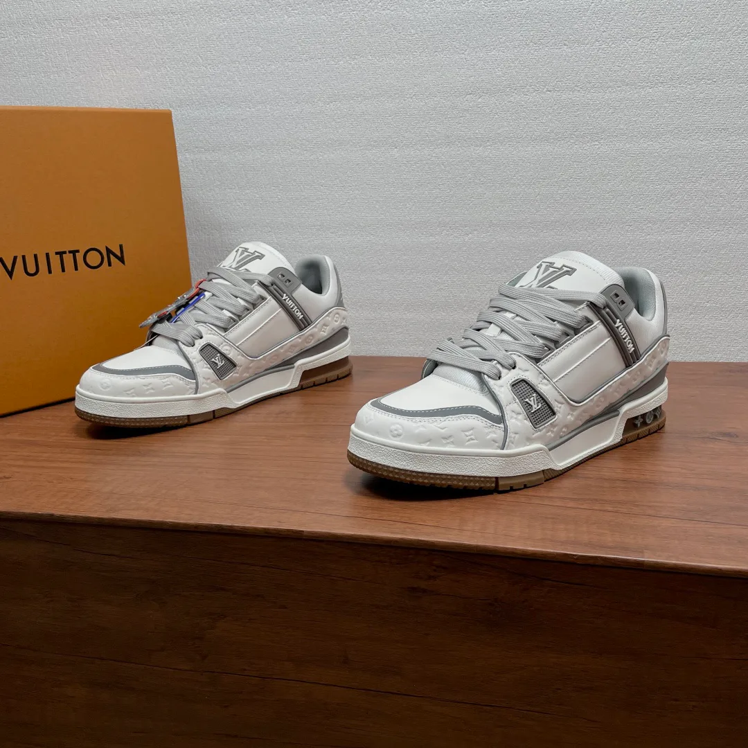 Men's Sneakers LOUIS VUITTON 17808530