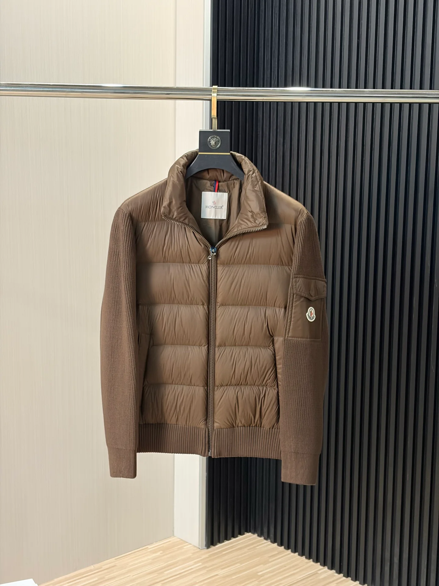 Women's Jackets And Down Jackets MONCLER 18391736