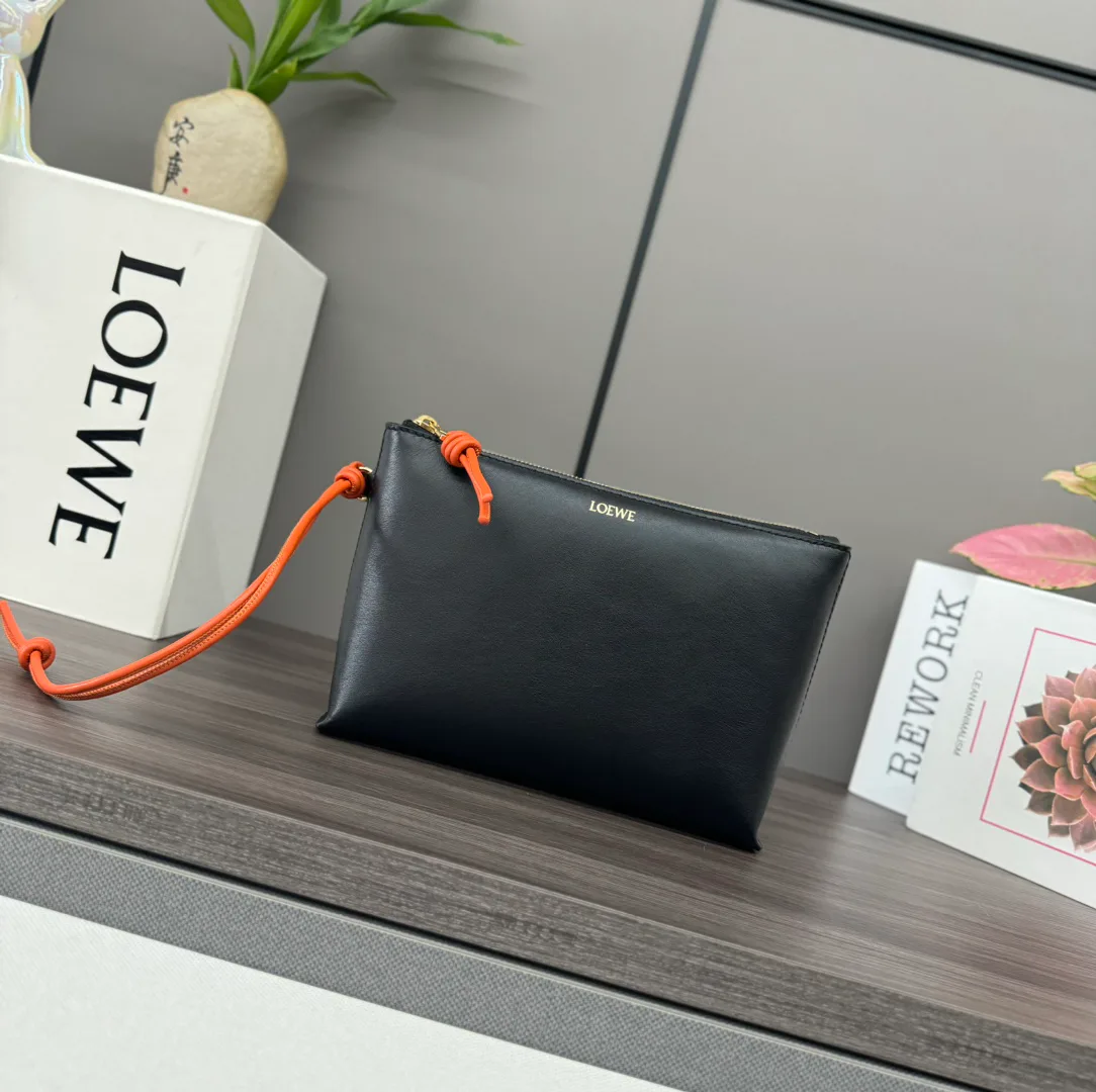 Women's Clutches LOEWE 18116459