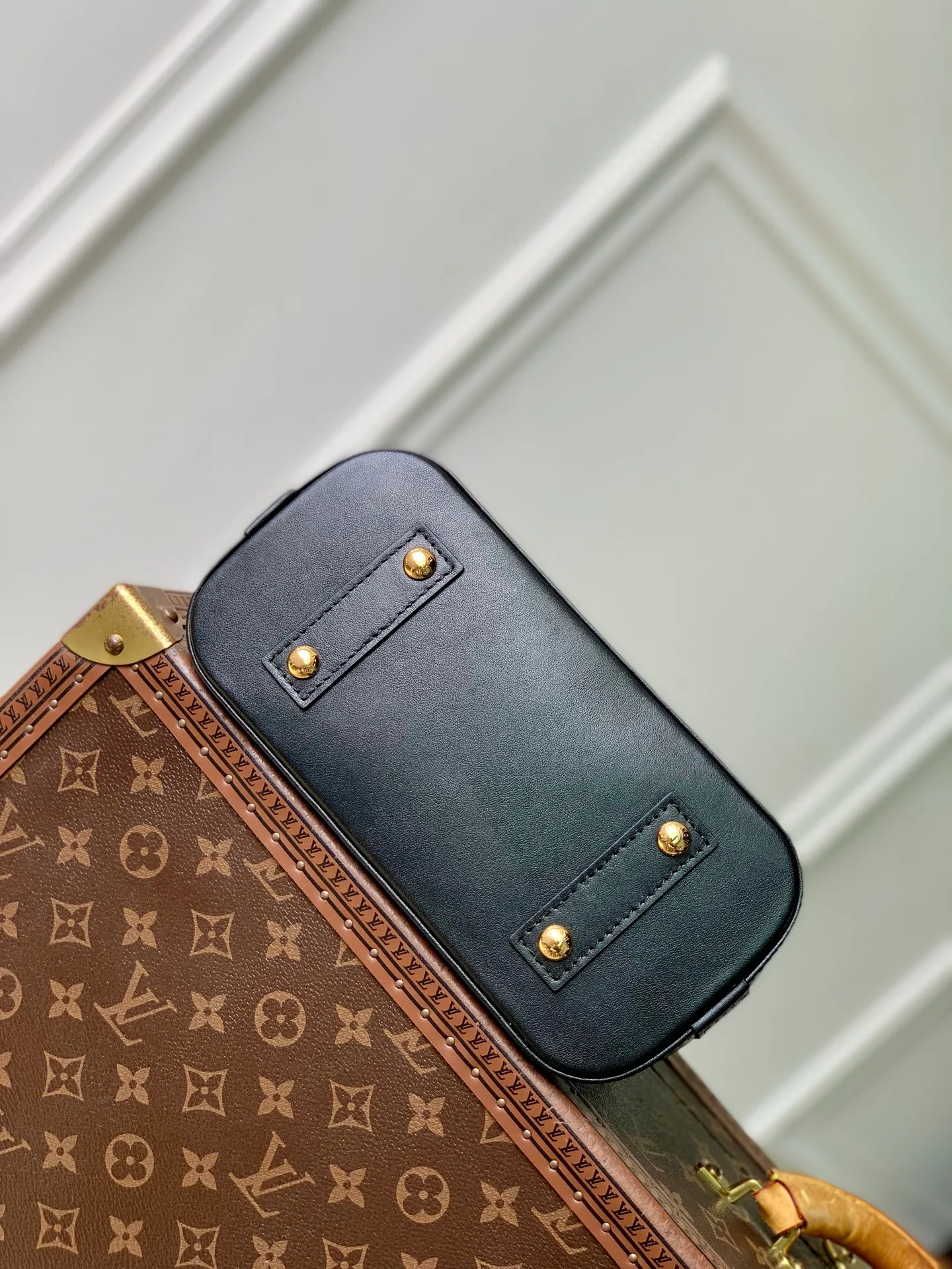 Women's Classic Handbags LOUIS VUITTON 18147456