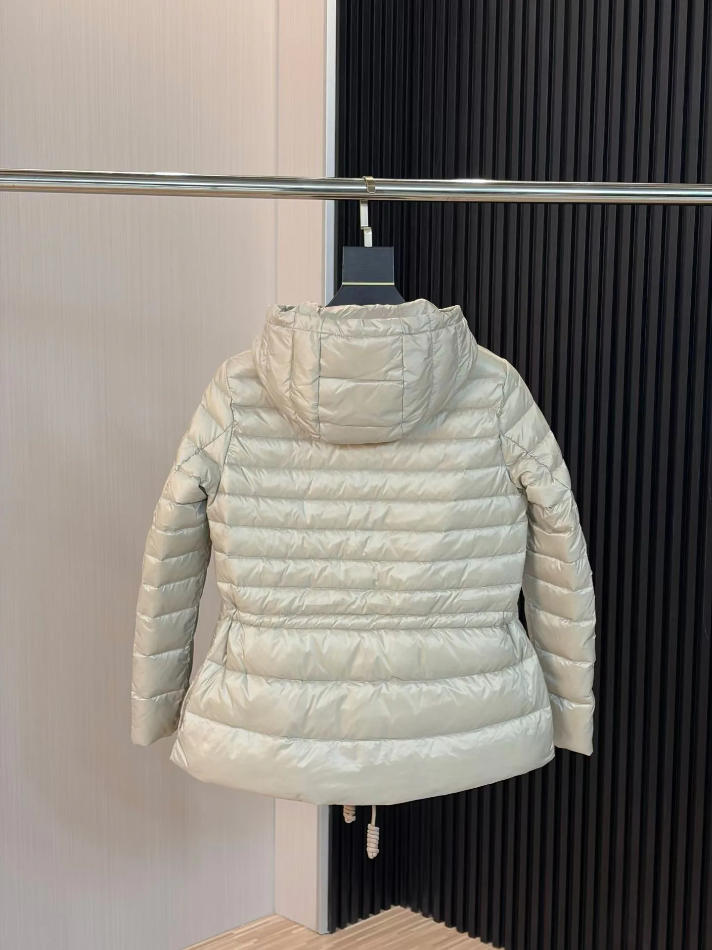 Women's Jackets And Down Jackets MONCLER 17897336