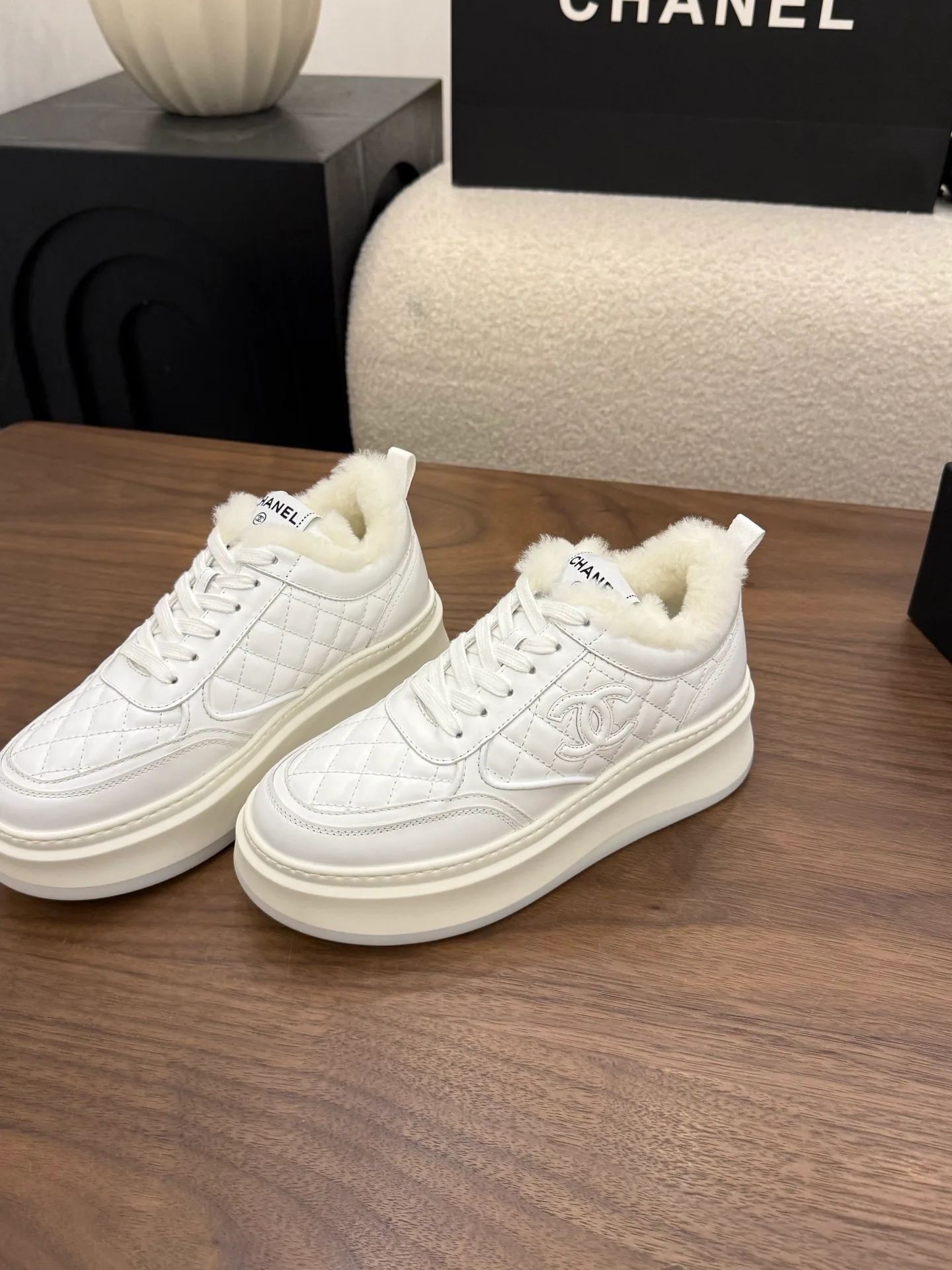 Women's Sneakers CHANEL 18223653