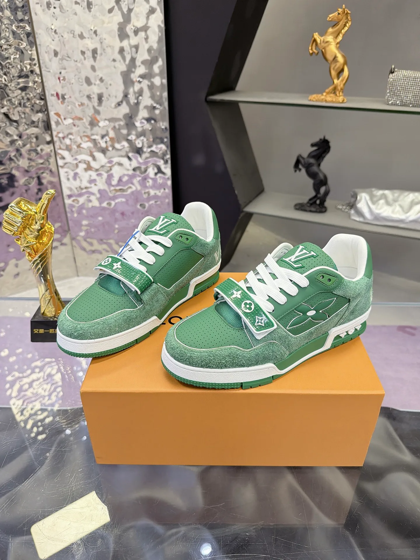 Women's Sneakers LOUIS VUITTON 17740573