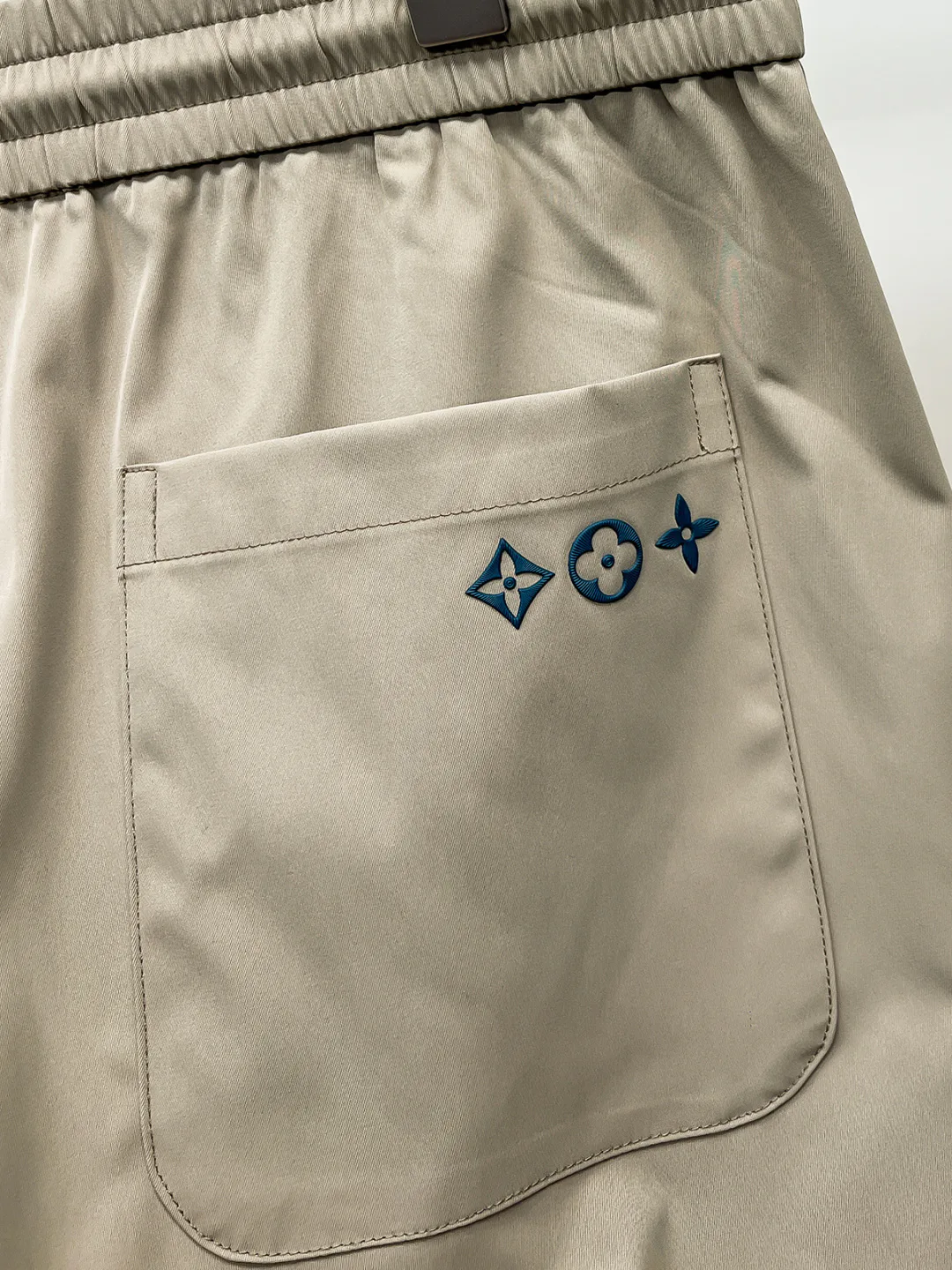 Men's Trousers LOUIS VUITTON 18499206