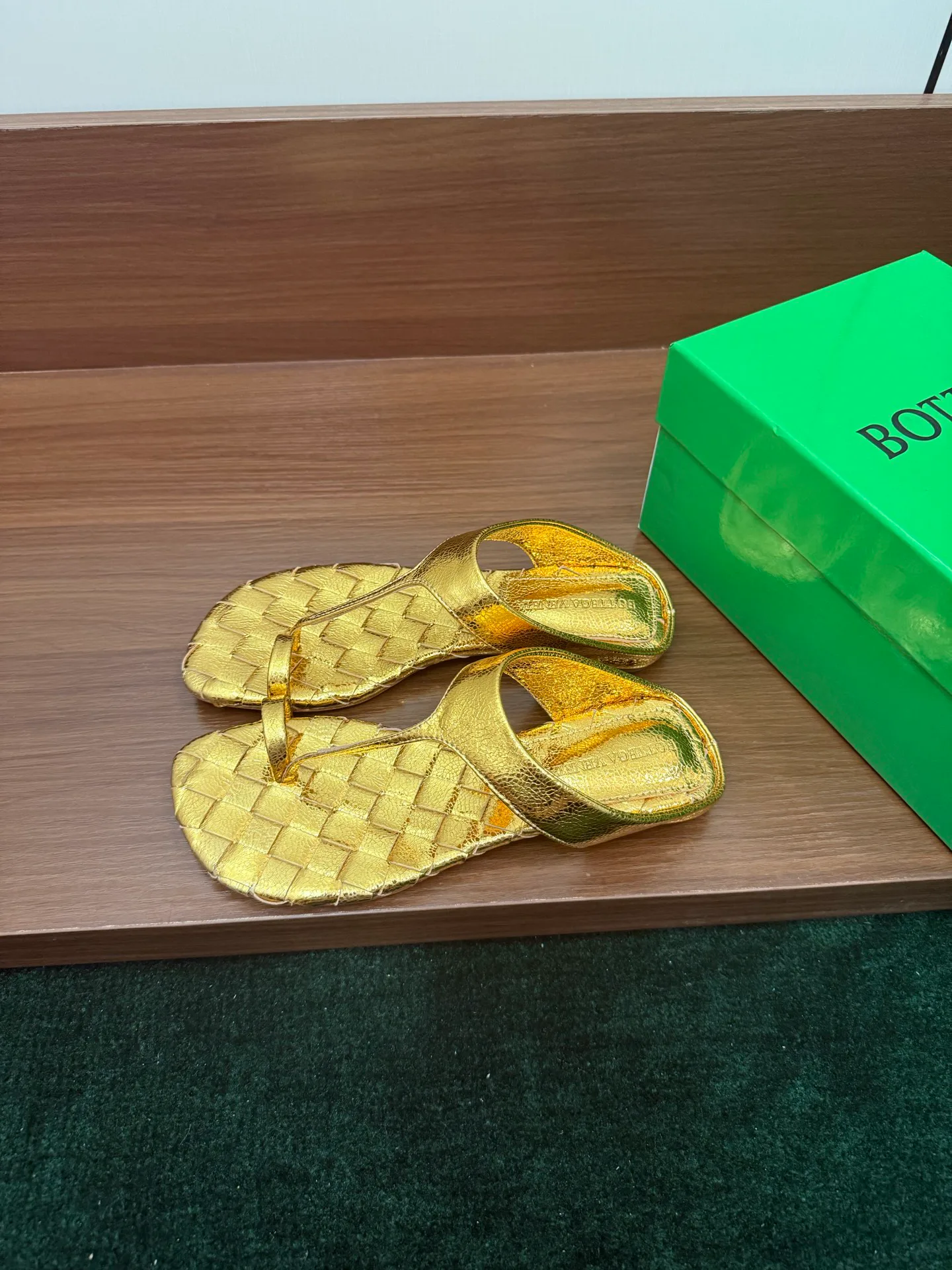 Women's Flip-Flops BOTTEGA VENETA 17797968