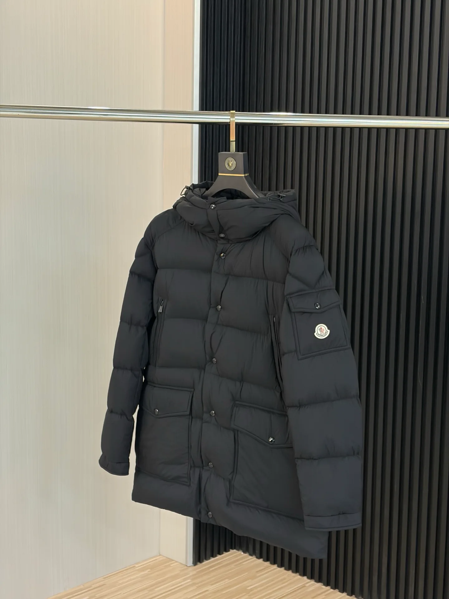 Women's Jackets And Down Jackets MONCLER 18323847