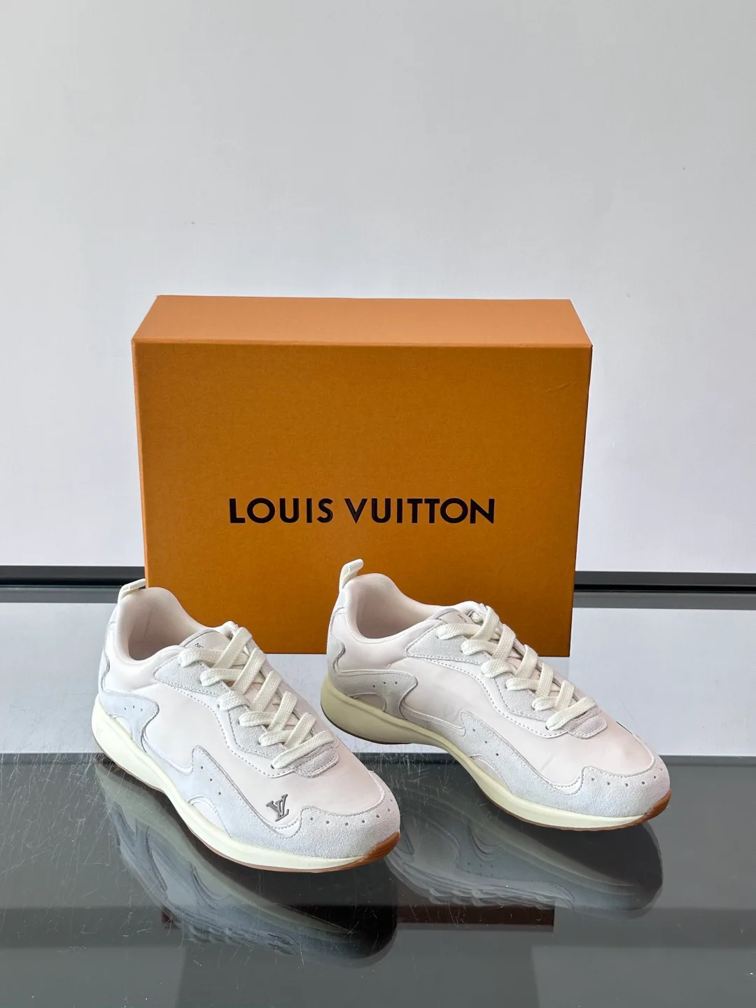 Women's Sneakers LOUIS VUITTON 17869452