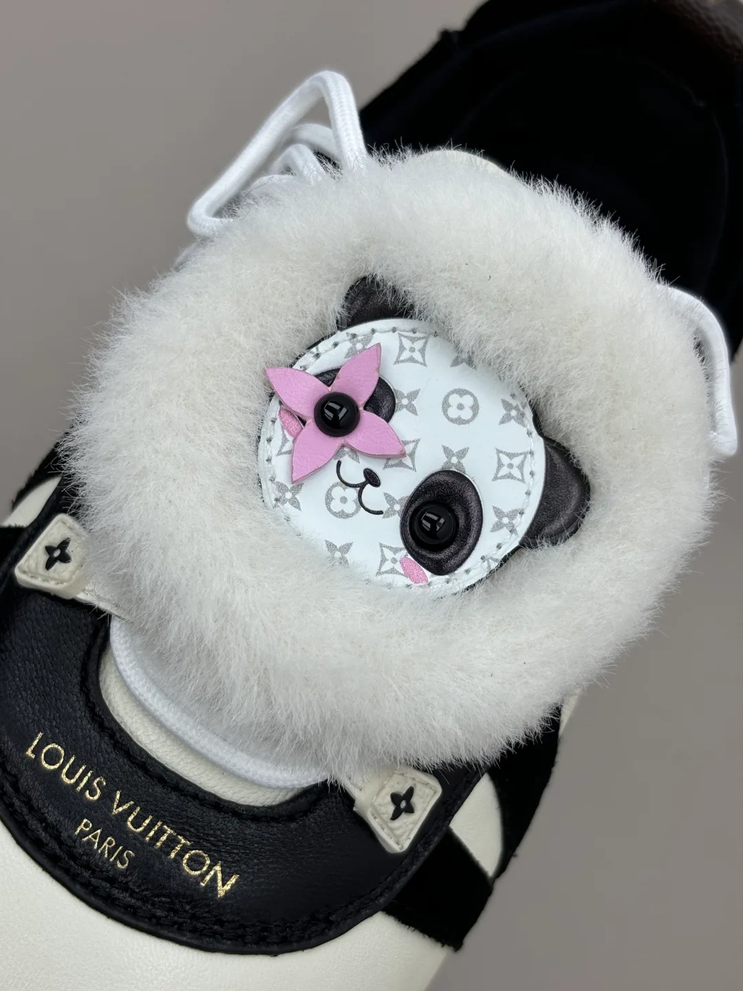 Women's Sneakers LOUIS VUITTON 18006199
